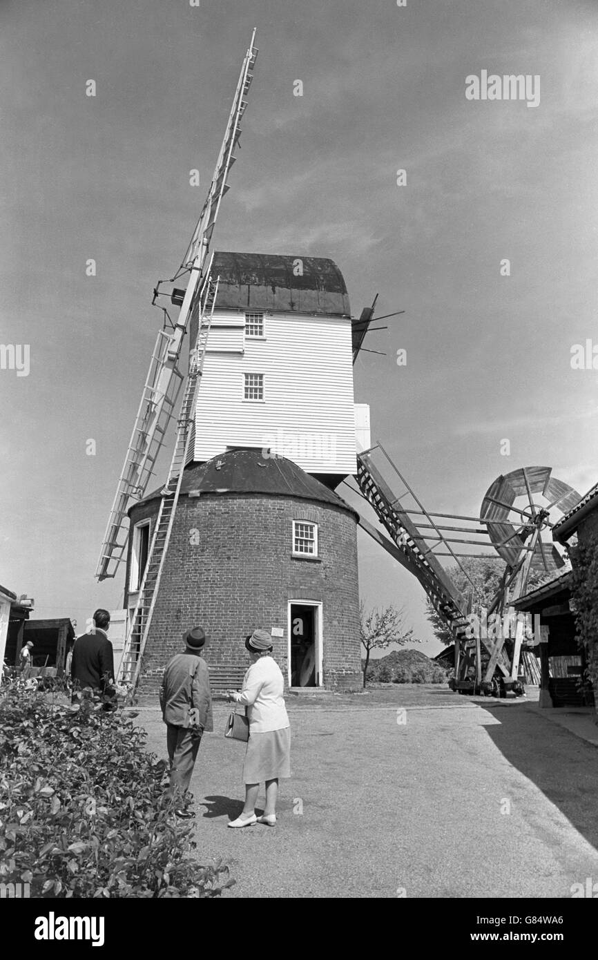 Die 210 Jahre alte Mühle Framsden in Ipswich, die in den letzten vier Jahren von Enthusiasten wieder in Betrieb gebracht wurde. Stockfoto