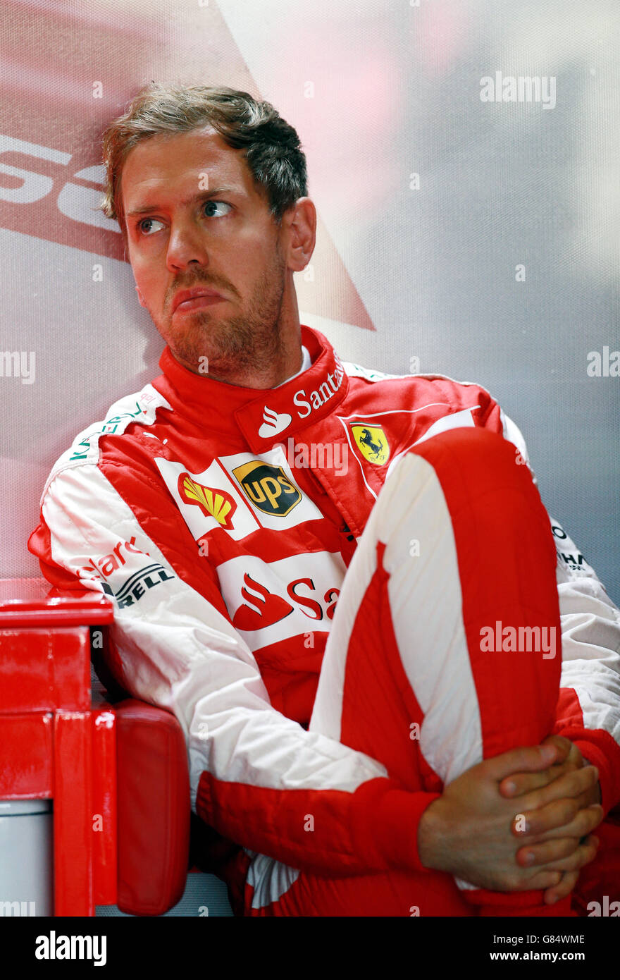 Ferrari-Rennfahrer Sebastian Vettel während des Trainingstages für den Großen Preis von Großbritannien 2015 auf dem Silverstone Circuit, Towcester. Stockfoto