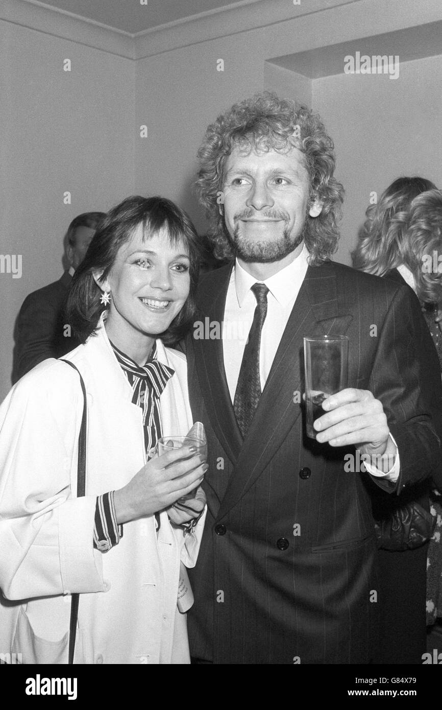 Jan Francis und Paul Nichola, Stars von Just Good Friends, bei den Awards des Television and Radio Industries Club in London. Just Good Friends gewann den TV Situation Comedy Preis. Stockfoto