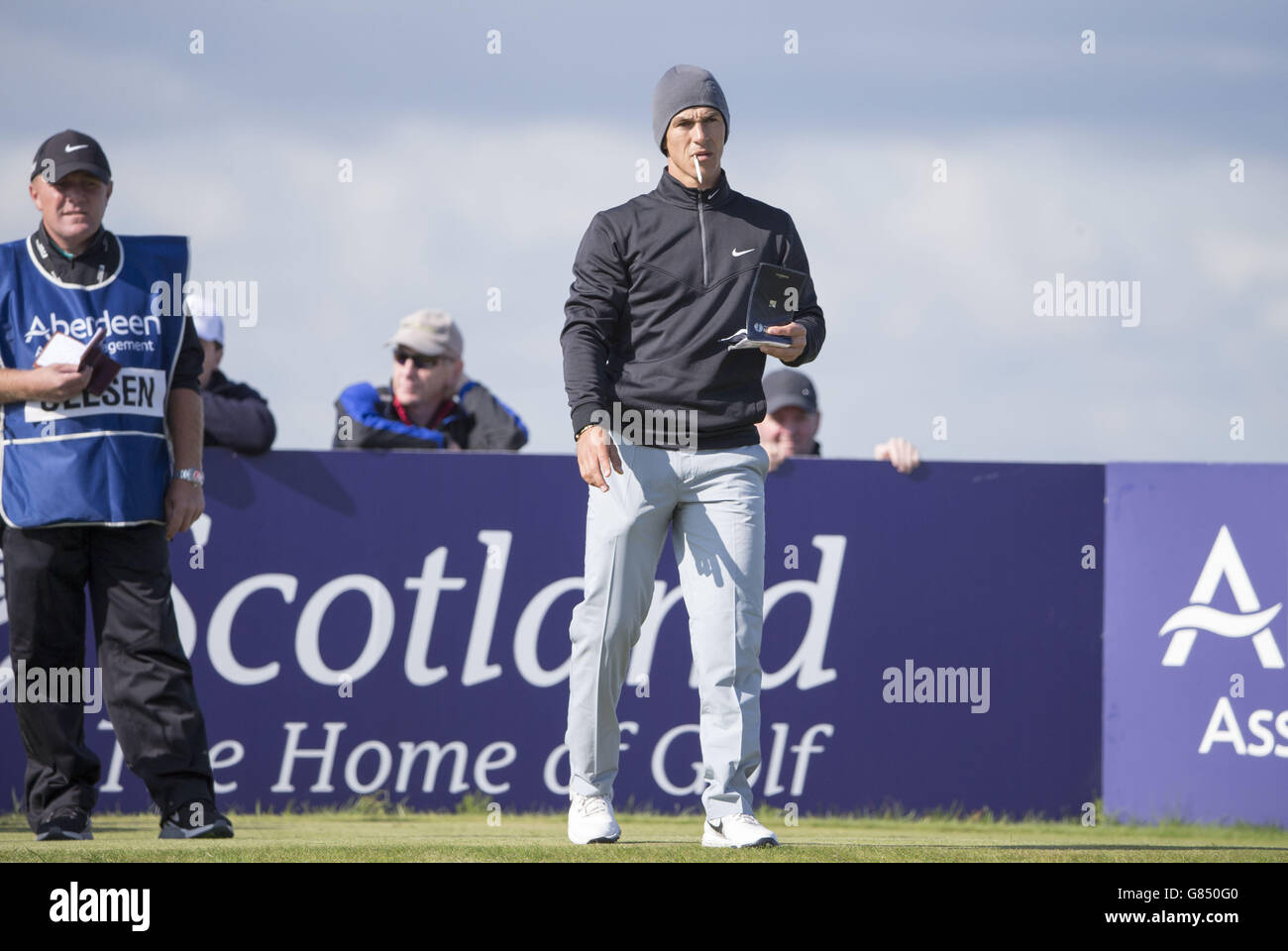 Denmarks Thorbjorn Olesen schlägt am 7. Loch während des ersten Tages der Scottish Open im Gullane Golf Club, East Lothian, ab. DRÜCKEN SIE VERBANDSFOTO. Bilddatum: Donnerstag, 9. Juli 2015. Siehe PA Geschichte GOLF Gullane. Der Bildnachweis sollte lauten: Kenny Smith/PA Wire. EINSCHRÄNKUNGEN: Keine kommerzielle Nutzung. Keine falsche kommerzielle Vereinigung. Keine Videoemulation. Keine Bildbearbeitung. Stockfoto