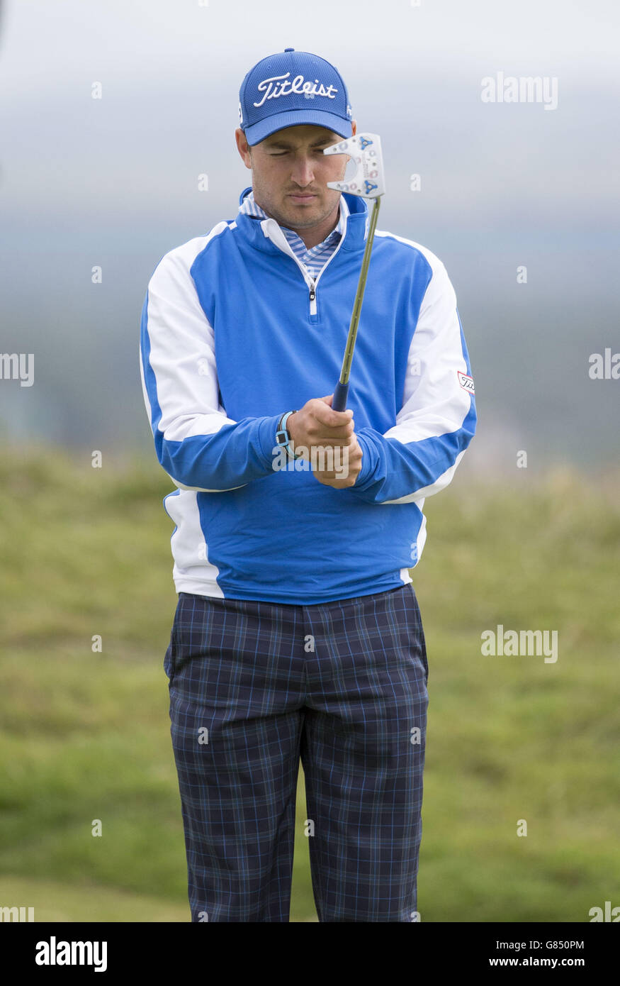 Am dritten Tag der Scottish Open im Gullane Golf Club, East Lothian, legt der englische Daniel Brooks einen Putt auf das 17. Green an. DRÜCKEN SIE VERBANDSFOTO. Bilddatum: Samstag, 11. Juli 2015. Siehe PA Geschichte GOLF Gullane. Der Bildnachweis sollte lauten: Kenny Smith/PA Wire. EINSCHRÄNKUNGEN: Keine kommerzielle Nutzung. Keine falsche kommerzielle Vereinigung. Keine Videoemulation. Keine Bildbearbeitung. Stockfoto