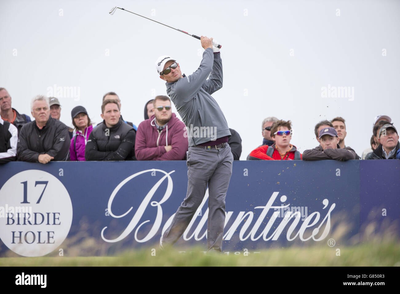 Am dritten Tag der Scottish Open im Gullane Golf Club, East Lothian, schlägt sich der Engländer Justin Rose am 17. Loch ab. DRÜCKEN SIE VERBANDSFOTO. Bilddatum: Samstag, 11. Juli 2015. Siehe PA Geschichte GOLF Gullane. Der Bildnachweis sollte lauten: Kenny Smith/PA Wire. EINSCHRÄNKUNGEN: Keine kommerzielle Nutzung. Keine falsche kommerzielle Vereinigung. Keine Videoemulation. Keine Bildbearbeitung. Stockfoto