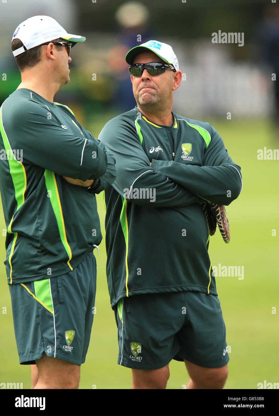 Australien-Cheftrainer Darren Lehmann (rechts) während einer Nets-Session vor dem zweiten Investec Ashes Test in Lord's, London. Stockfoto