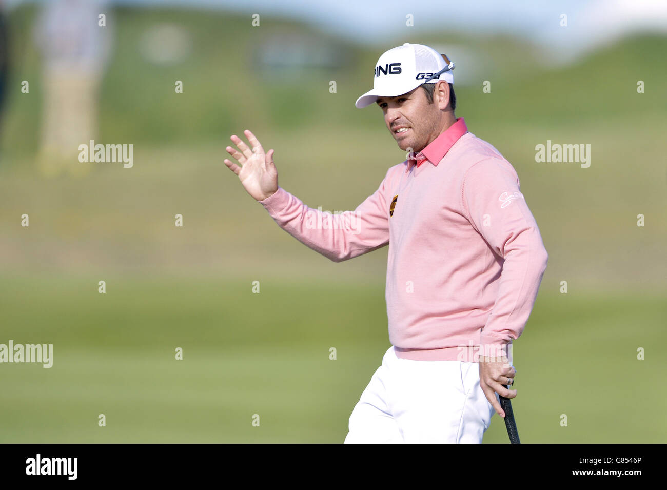 Der Südafrikaner Louis Oosthuizen feiert seinen Putt am 15. Tag der Open Championship 2015 in St. Andrews, Fife. Stockfoto