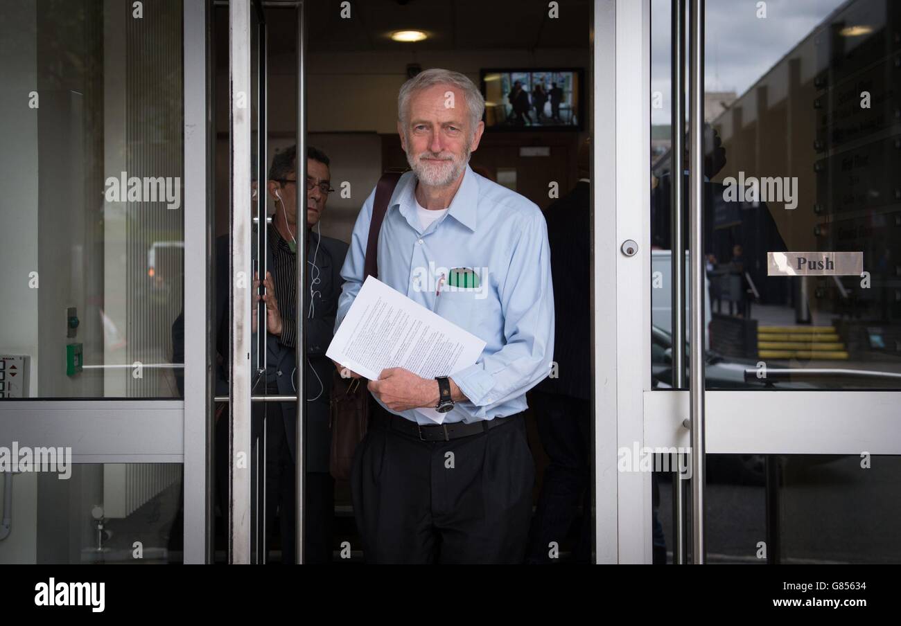 Anwärter des Gewerkschaftsführers Jeremy Corbyn vor seinem Wahlkampfhauptsitz im Norden Londons. Eine Meinungsumfrage im Labor Leadership Contest brachte den linken Flügelspieler Islington North MP auf Kurs für einen Schocksieg. Stockfoto