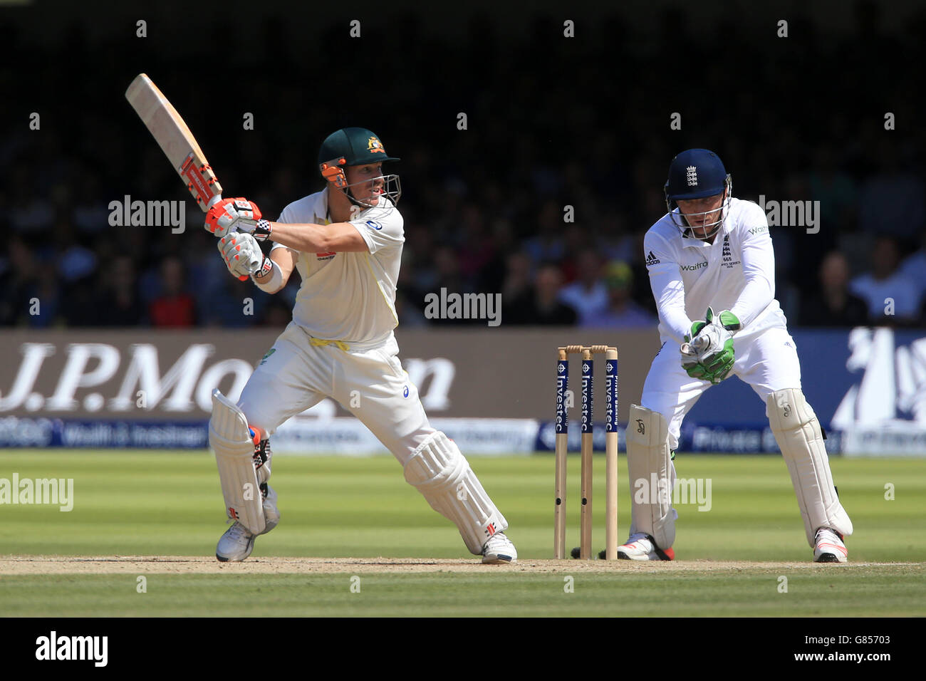 Cricket - Zweiter Investec Ashes Test - England gegen Australien - Tag vier - Lord's. Australiens David Warner Fledermäuse Stockfoto