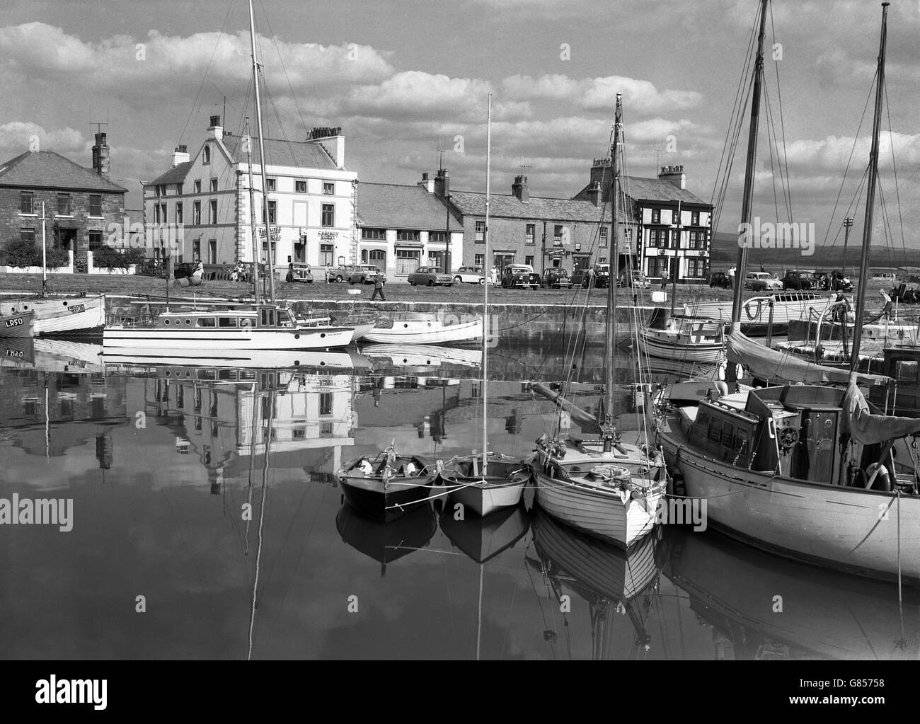Glasson Dock, ein alter Hafen an der Küste von Lancashire. Am Kai liegt das Caribou Inn. Stockfoto