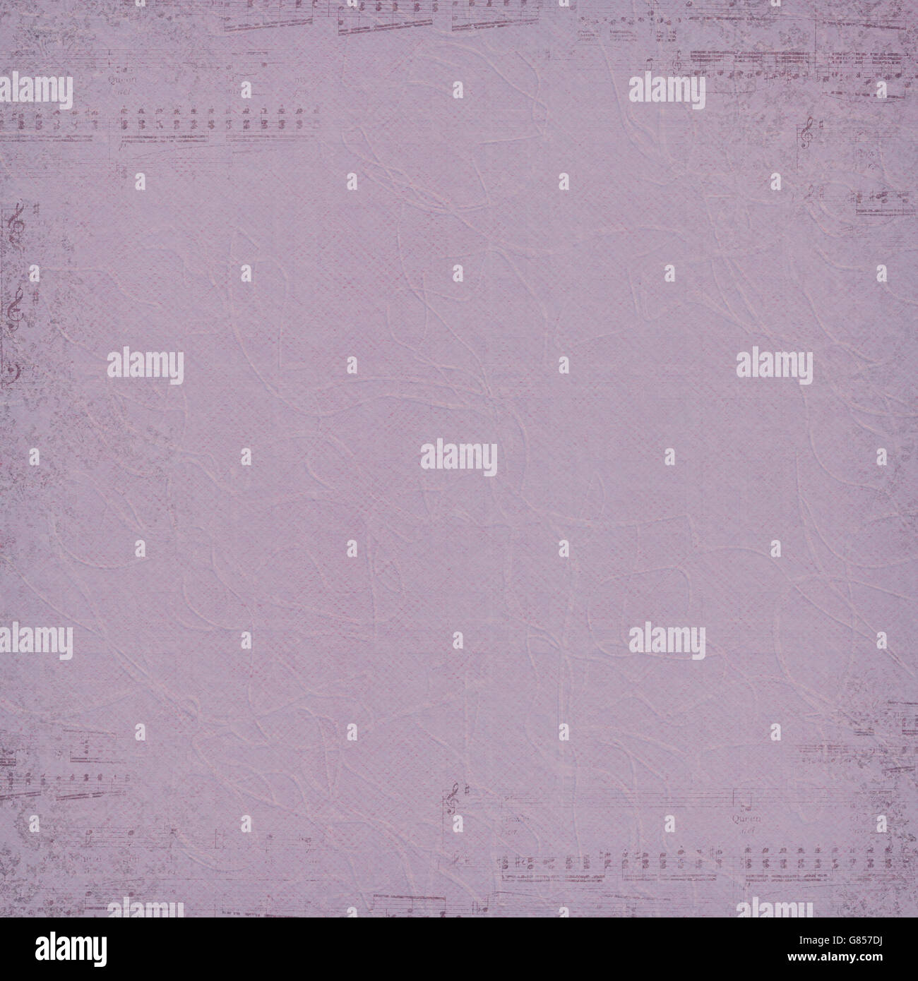 Musikalische Grenzen an strukturierten lila Hintergrund verblasst. Stockfoto