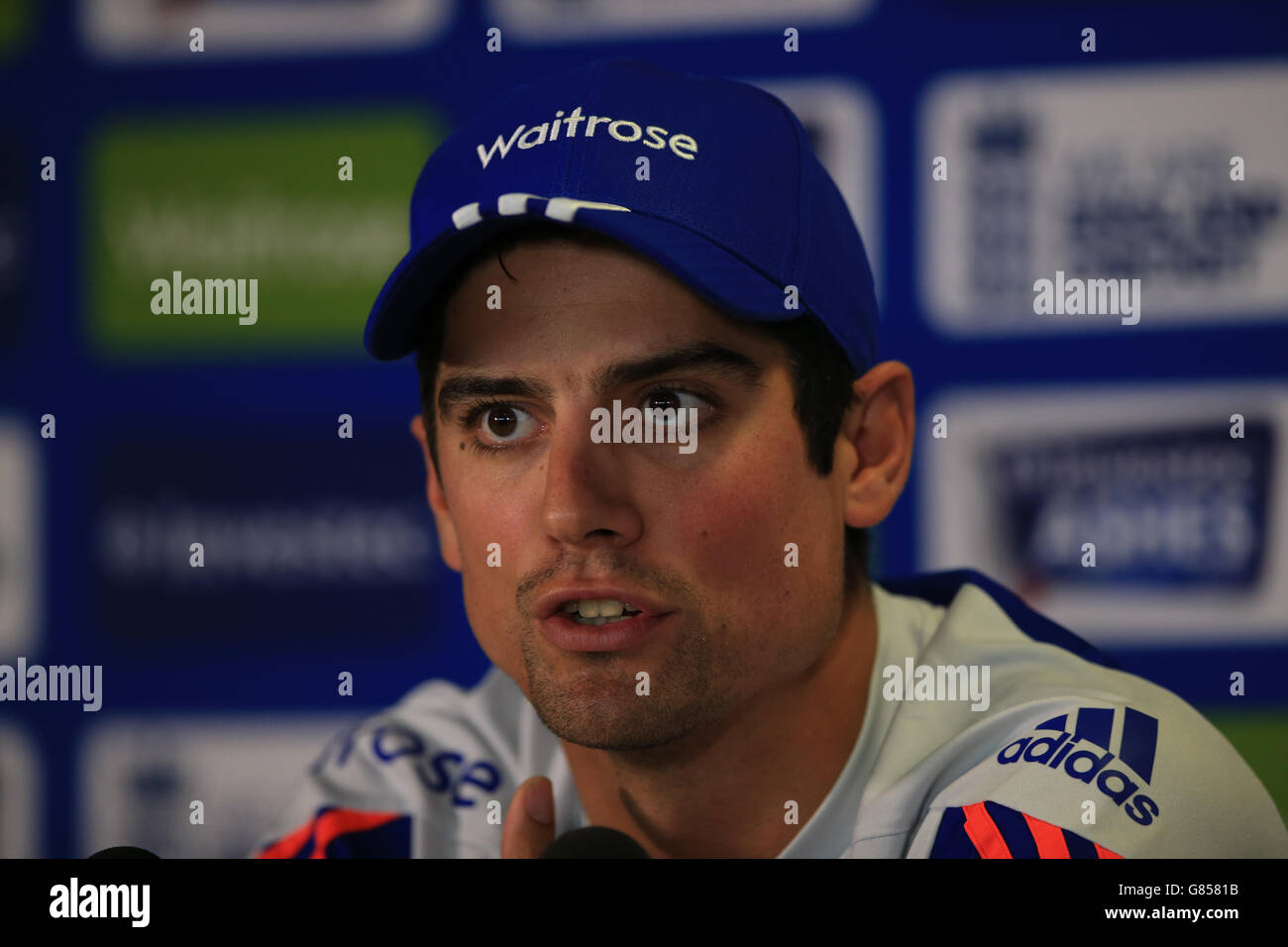 Der englische Kapitän Alastair Cook spricht vor dem dritten Investec Ashes Test-Spiel in Edgbaston, Birmingham, mit den Medien. Stockfoto