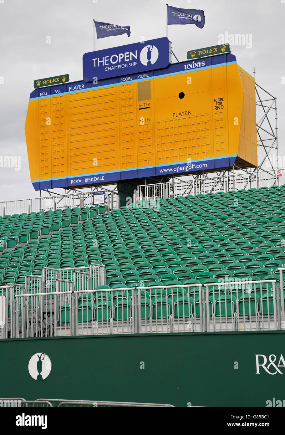 Temporäre Tribünen und Anzeigetafel im Ort für die Open Golf Championship auf dem Golfplatz Royal Birkdale, Lancashire, UK Stockfoto