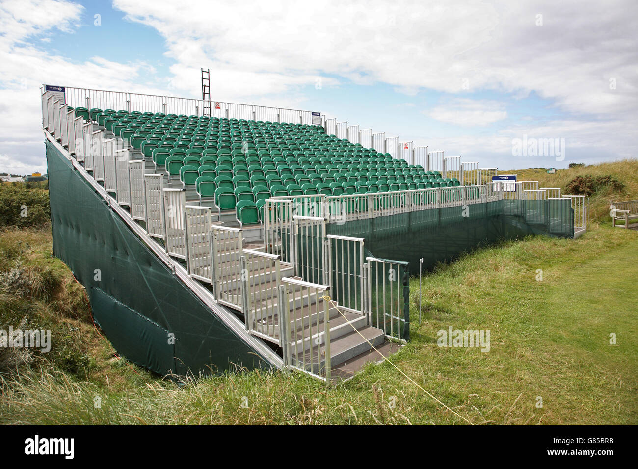 Temporäre Tribüne am 4. Abschlag für die Open Golf Championship in Royal Birkdale Golf Course, Southport, Lankashire, UK Stockfoto