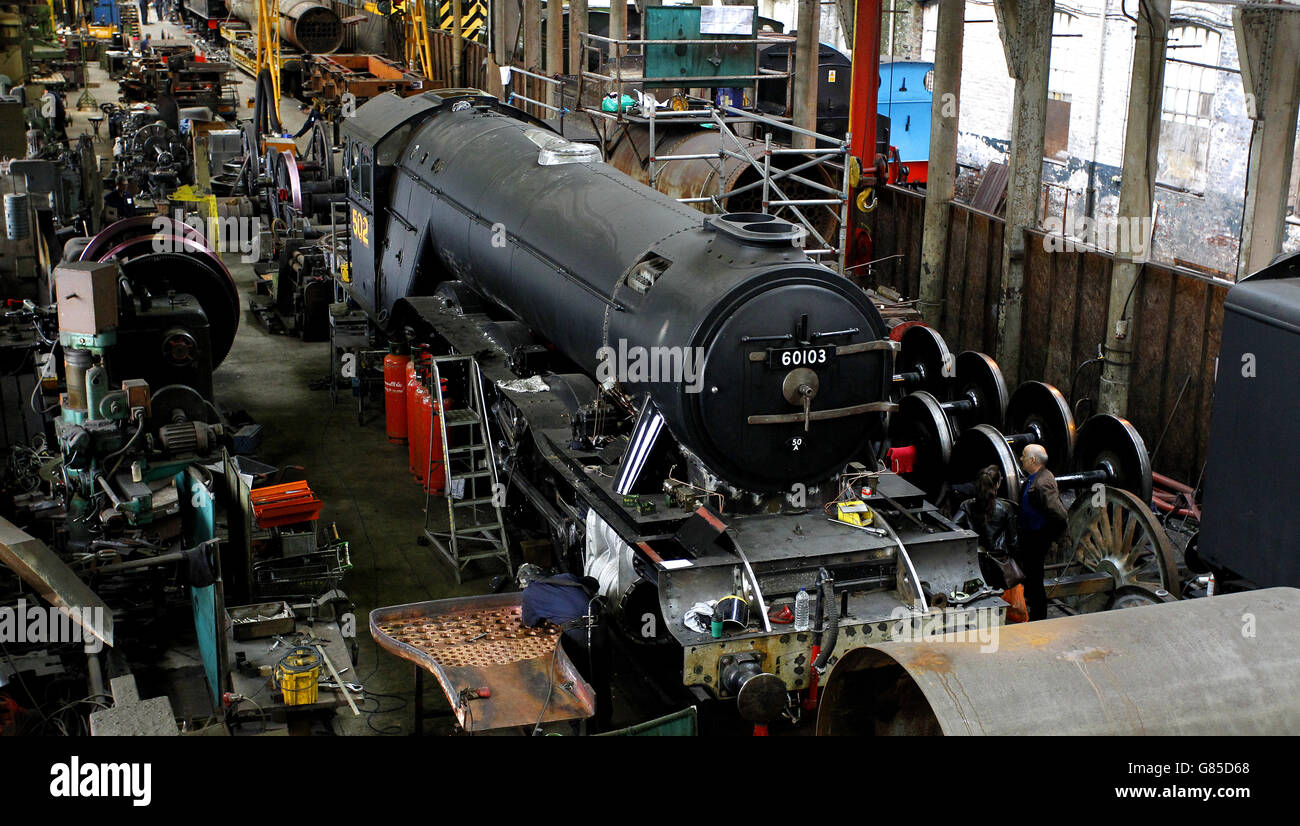 Die Restaurierungsarbeiten durch Riley & Son Ltd in Bury, Greater Manchester, finden auf dem Flying Scotsman Dampfzug statt, der Motor Nr. 4472 wurde 2004 vom National Railway Museum für £2.3 Millionen gekauft, die Kosten für die Restaurierung liegen derzeit bei £4,2 Millionen. Stockfoto