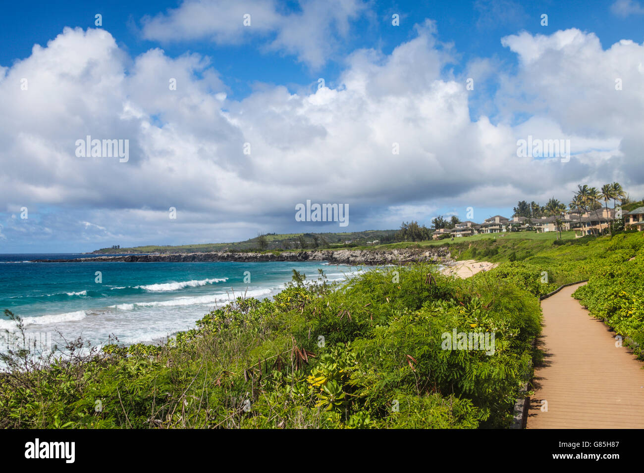 Promenade von Oneloa Strand entlang dem Kapalua Küstenweg auf Maui Stockfoto