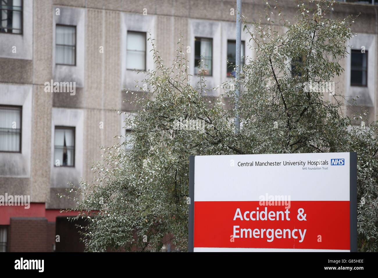 Allgemeine Ansicht des Manchester Royal Infirmary, nachdem das Krankenhaus seine Unfall- und Notaufnahme geschlossen hatte, während es zwei Patienten mit Verdacht auf das Middle Eastern Respiratory Virus Syndrome (Mers) untersucht. Stockfoto