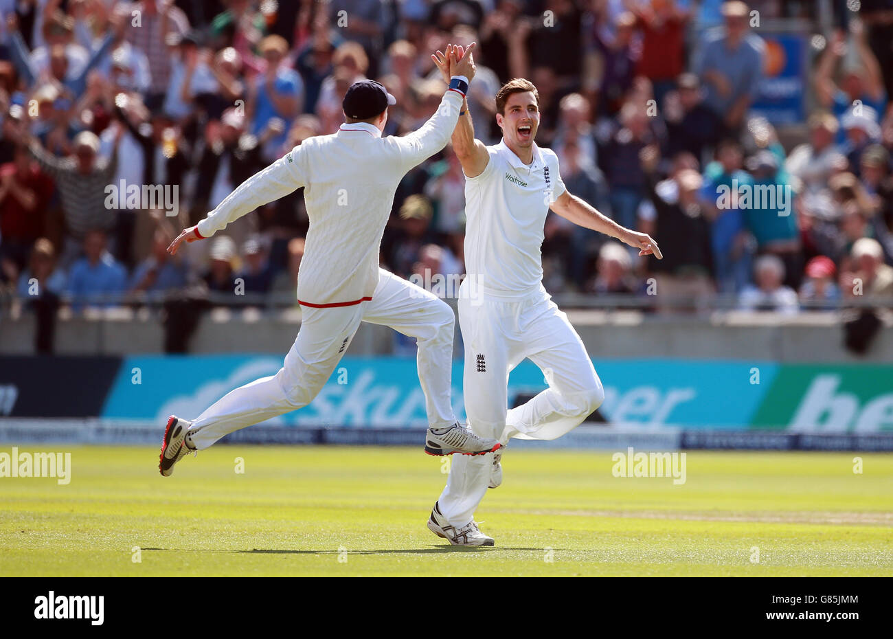 Der englische Steven Finn feiert das Bestehen des australischen Adam Voges am zweiten Tag des dritten Investec Ashes Tests in Edgbaston, Birmingham. Stockfoto