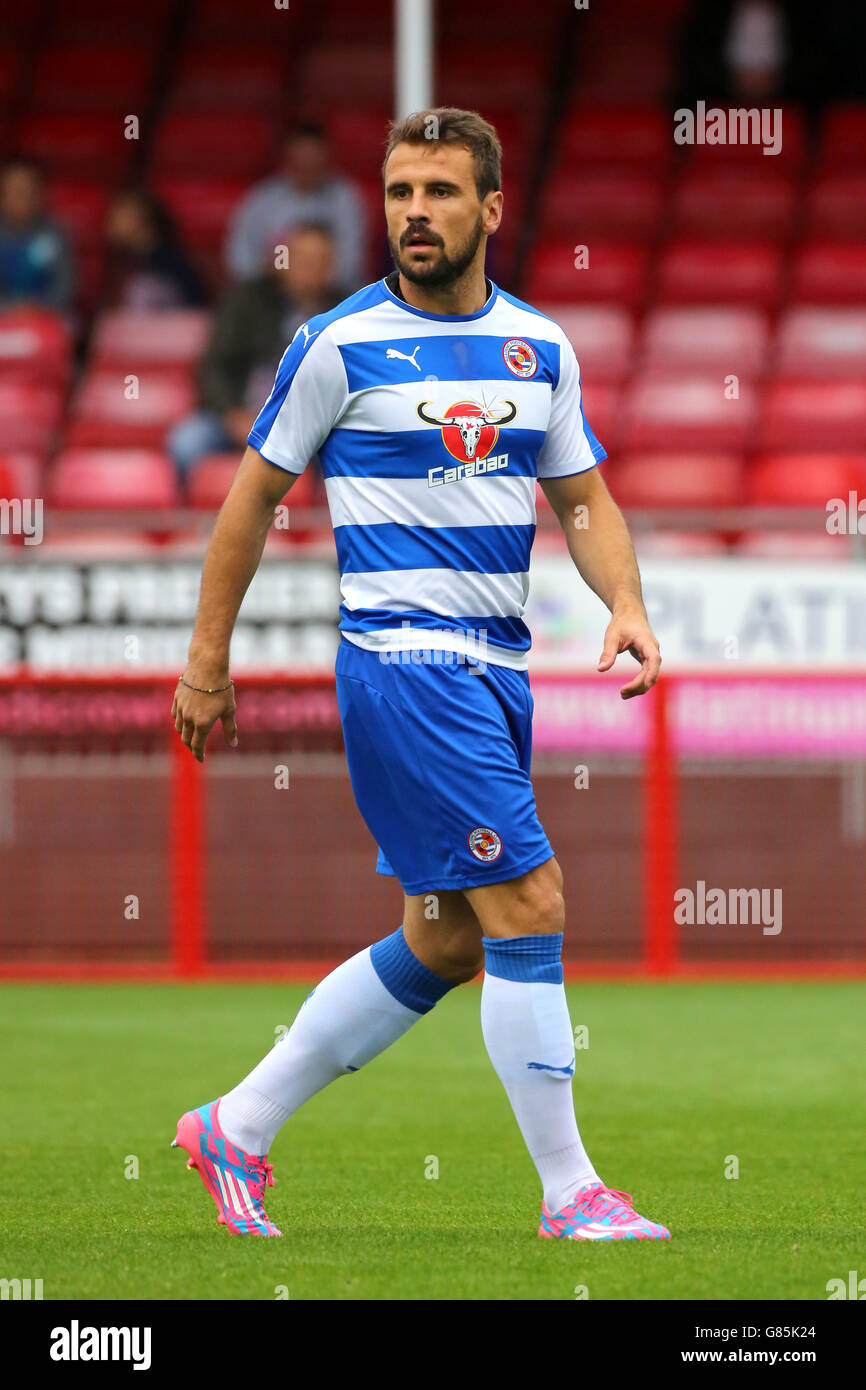 Fußball - vor der Saison freundlich - Crawley Town V Reading - Checkatrade.com Stadium. Reading's Orlando Sa Stockfoto