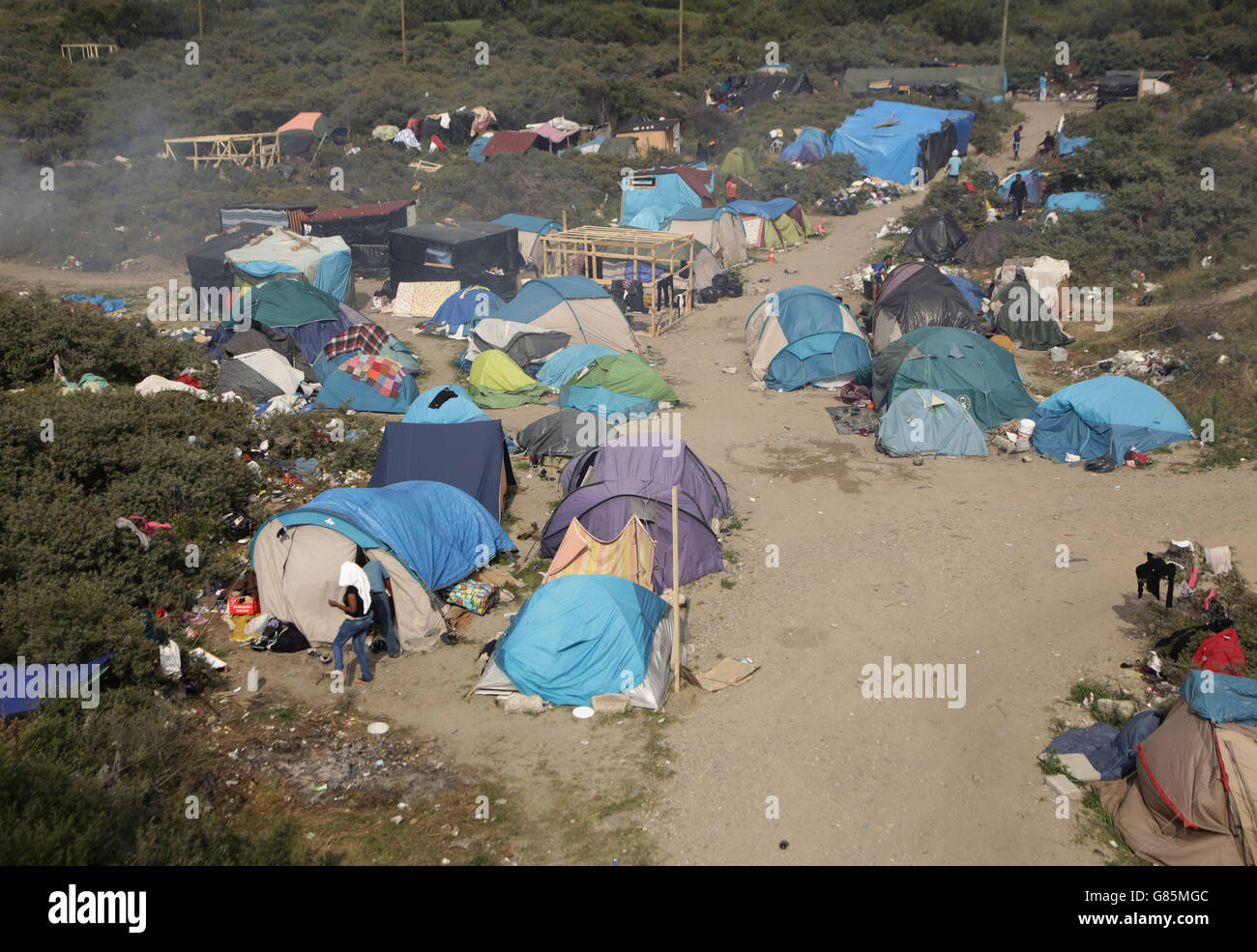 Eine Ansicht des Flüchtlingslagers, bekannt als der neue Dschungel in Calais, Frankreich. DRÜCKEN Sie VERBANDSFOTO. Bilddatum: Freitag, 31. Juli 2015. Bildnachweis sollte lauten: Yui Mok/PA Wire Stockfoto