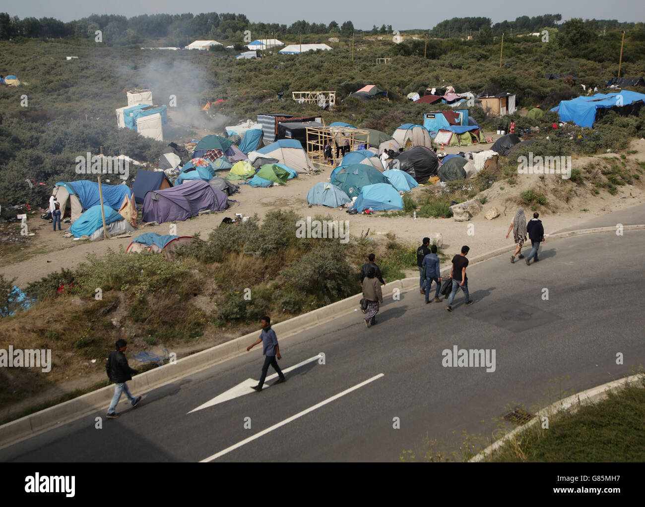 Eine Ansicht des Flüchtlingslagers, bekannt als der neue Dschungel in Calais, Frankreich. DRÜCKEN Sie VERBANDSFOTO. Bilddatum: Freitag, 31. Juli 2015. Bildnachweis sollte lauten: Yui Mok/PA Wire Stockfoto