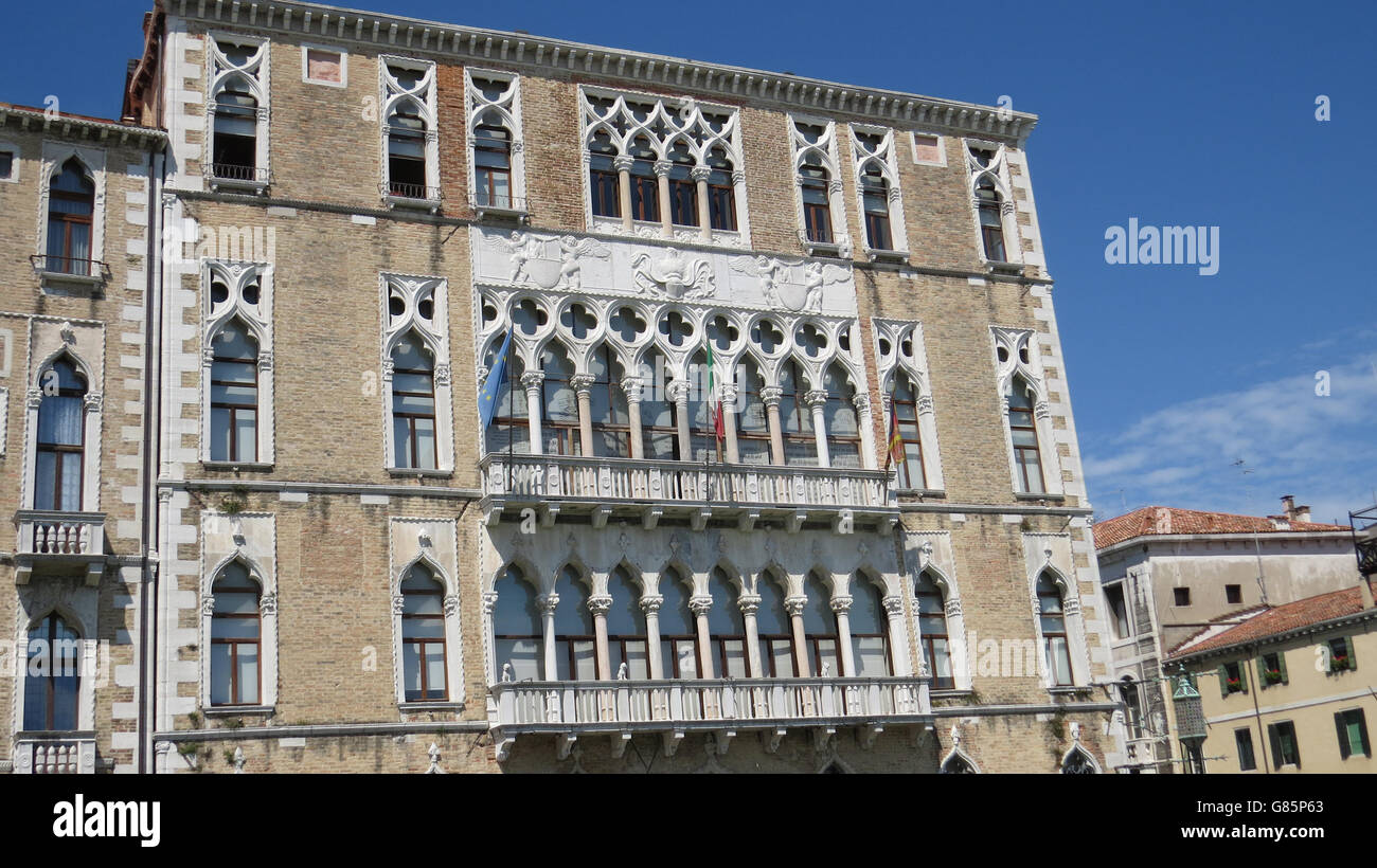 Venedig, Italien. Fassade des Palazzo Bernardo ein San Polo mit Blick auf den Canal Grande mit gotischer Architektur aus dem 14. Jahrhundert. Foto Tony Gale Stockfoto