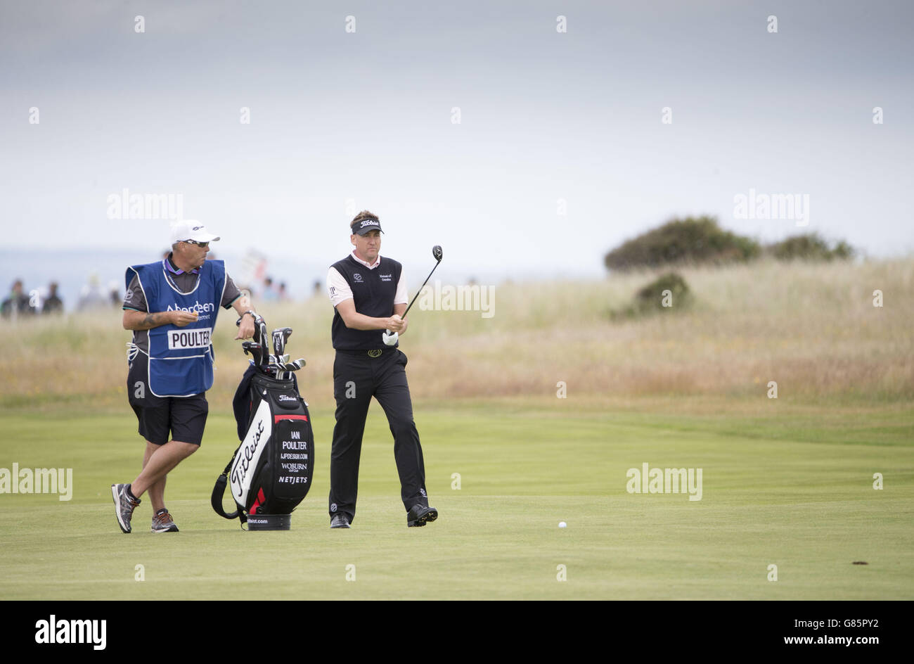Der Engländer Ian Poulter spielt seine Herangehensweise an den 9. Letzten Tag der Scottish Open im Gullane Golf Club, East Lothian. DRÜCKEN SIE VERBANDSFOTO. Bilddatum: Freitag, 10. Juli 2015. Siehe PA Geschichte GOLF Gullane. Der Bildnachweis sollte lauten: Kenny Smith/PA Wire. EINSCHRÄNKUNGEN: Keine kommerzielle Nutzung. Keine falsche kommerzielle Vereinigung. Keine Videoemulation. Keine Bildbearbeitung. Stockfoto