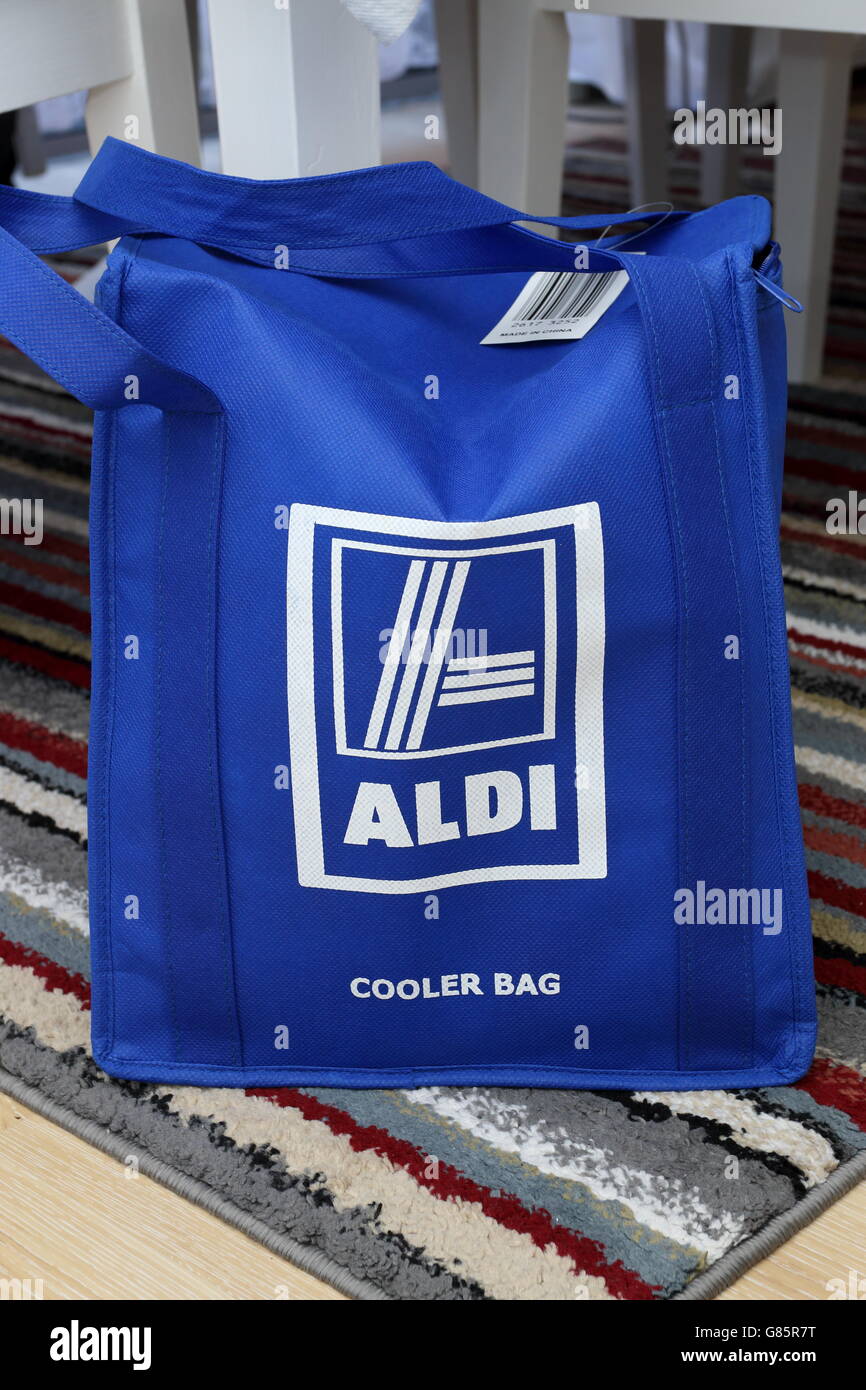 Aldi bag -Fotos und -Bildmaterial in hoher Auflösung – Alamy