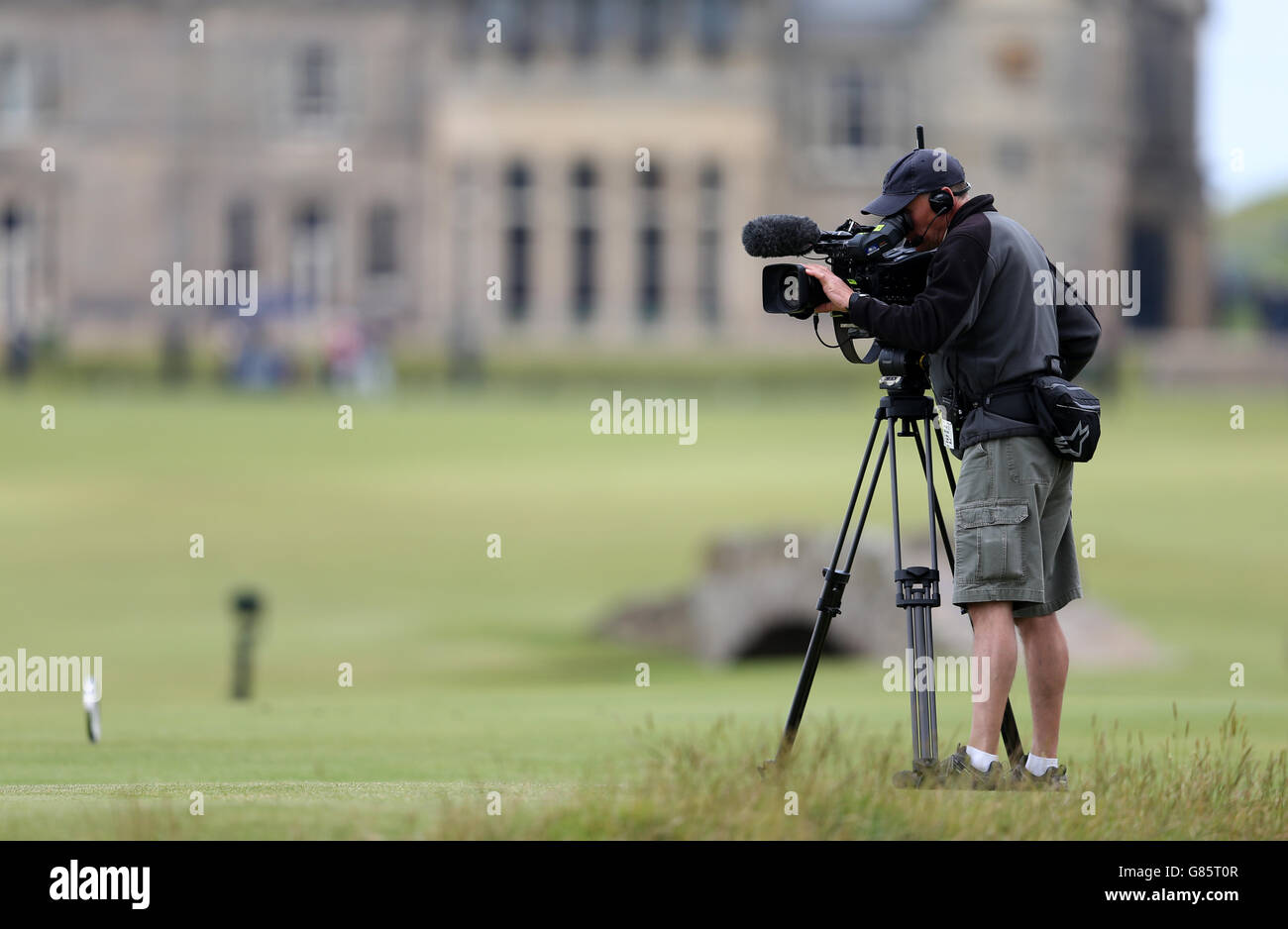 Eine TV-Kamera filmt die Aktion während des ersten Tages der Open Championship 2015 in St Andrews, Fife. Stockfoto