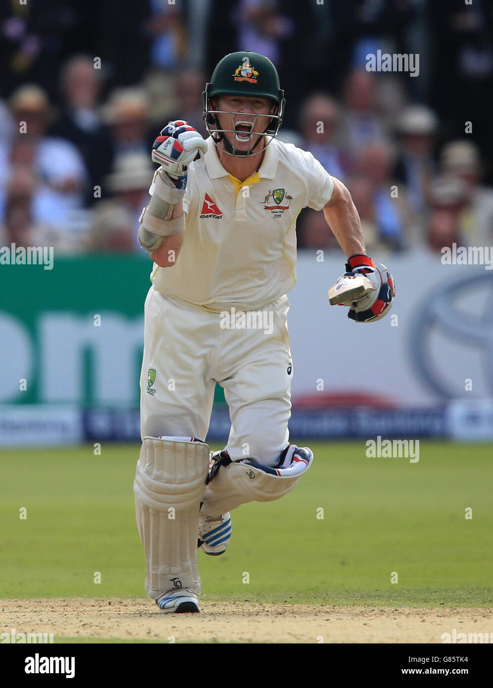 Cricket - Zweiter Investec Ashes Test - England gegen Australien - Tag eins - Lord's. Der australische Schlagmann Chris Rogers feiert seinen 100 nicht-out-Test während des zweiten Investec Ashes Tests bei Lord's, London. Stockfoto