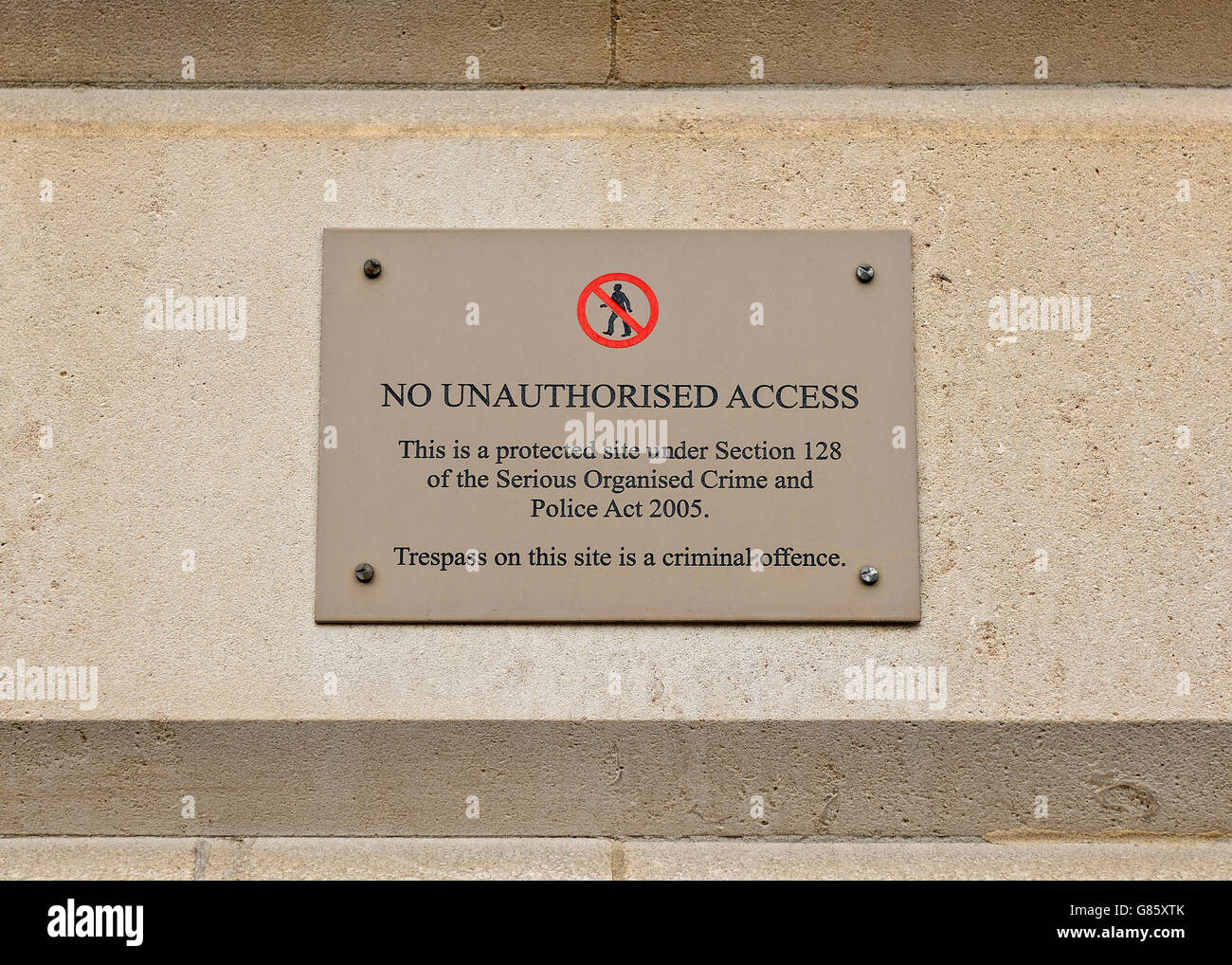 SOCPA Abschnitt 128 geschützten Zeichen. Whitehall, Westminster, London, England, Vereinigtes Königreich. Stockfoto