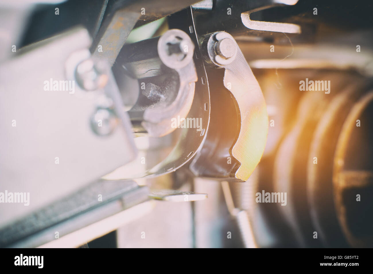 Detail der super 8 mm Film im Projektor Spule Makro Nahaufnahme selektiven Fokus Stockfoto