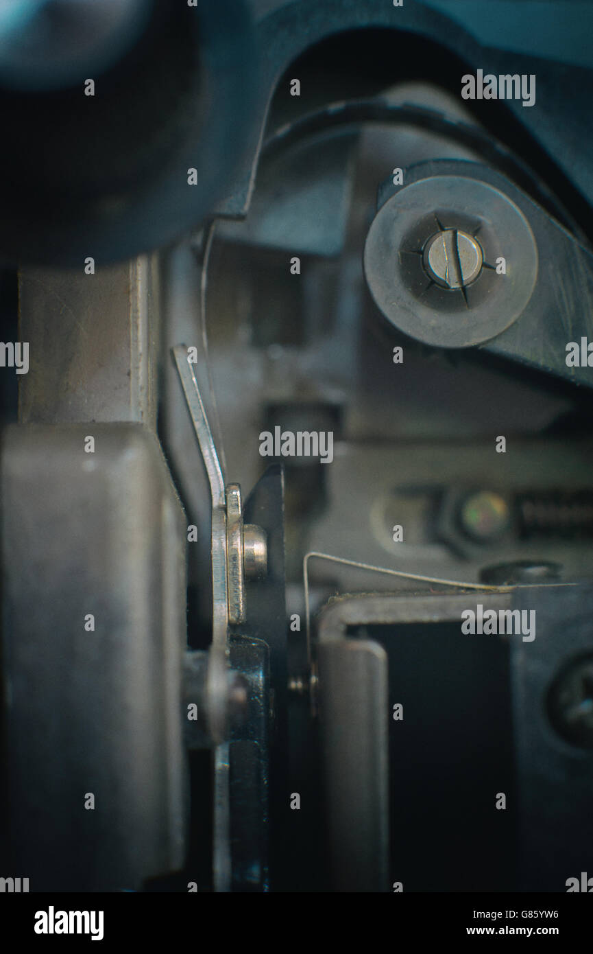 Detail der super 8 mm Film im Projektor Spule Makro Nahaufnahme selektiven Fokus Stockfoto