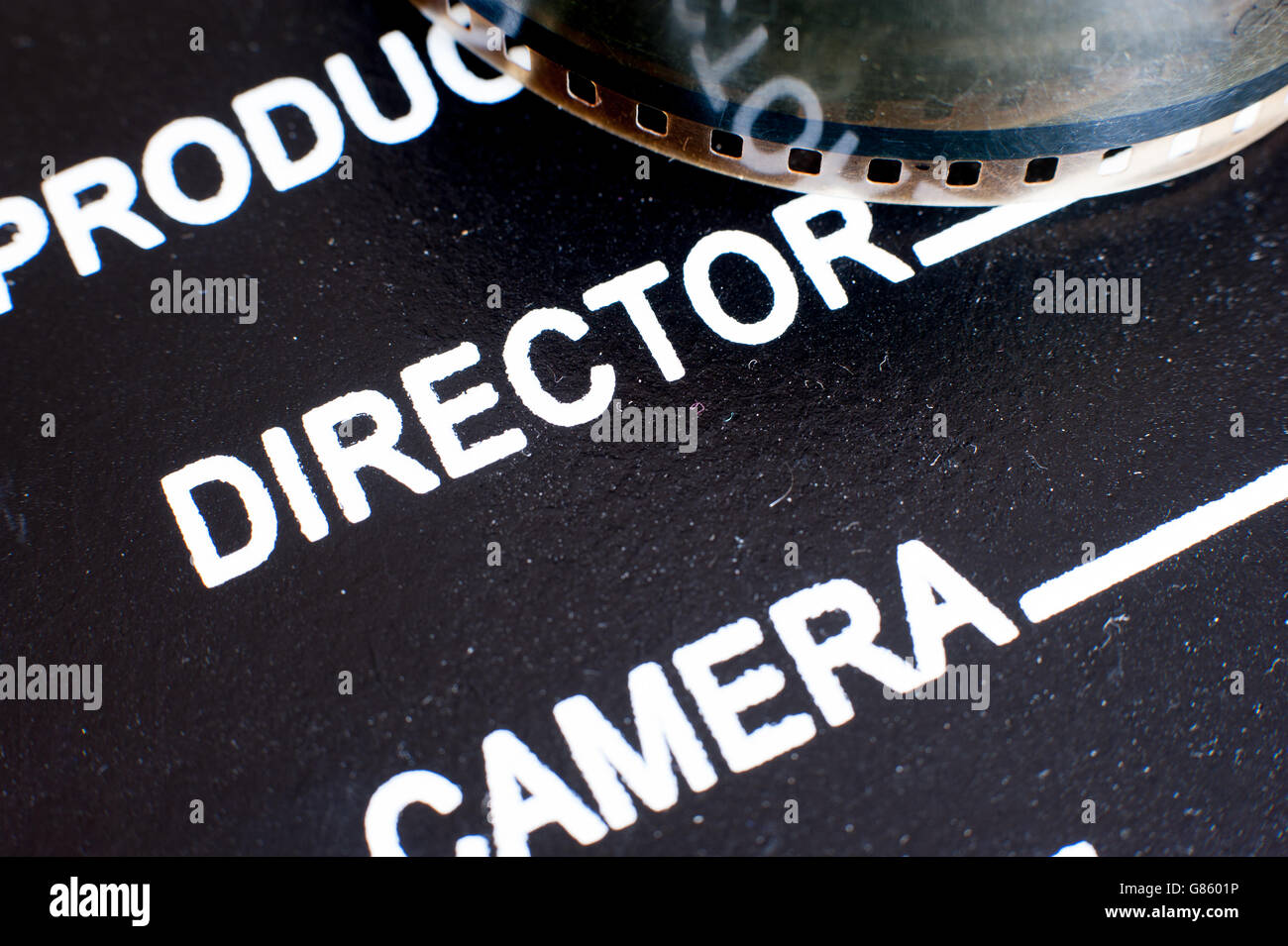 Detail des Film-Klappe mit Direktor Label und Filmrolle, Makro Nahaufnahme selektiven Fokus Stockfoto