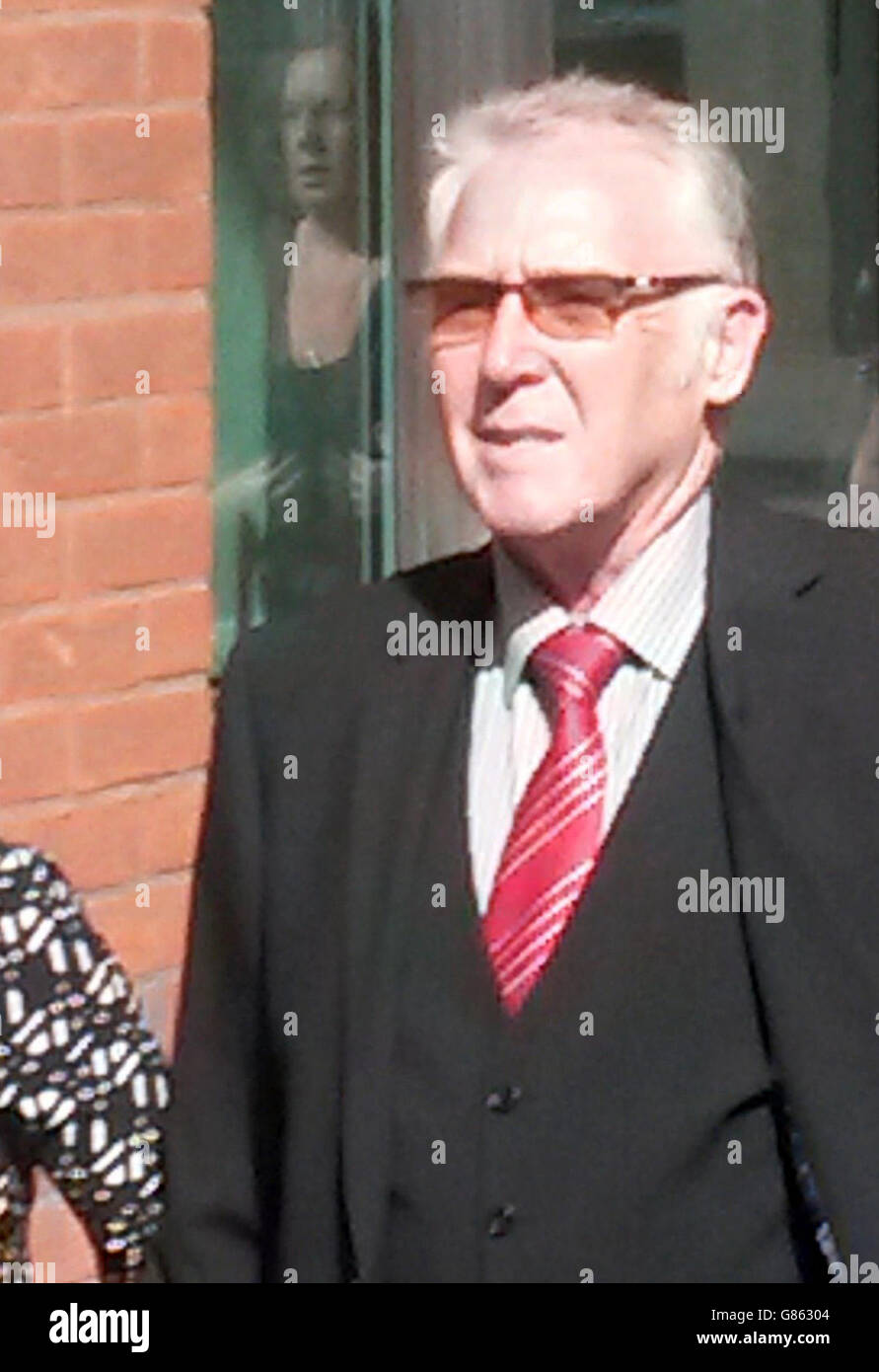 . Barry Dodson verlässt das Sheffield Crown Court, wo er vor Gericht gestellt wird, weil er 13 ein 1987-jähriges Mädchen unanständig angegriffen hat. Stockfoto