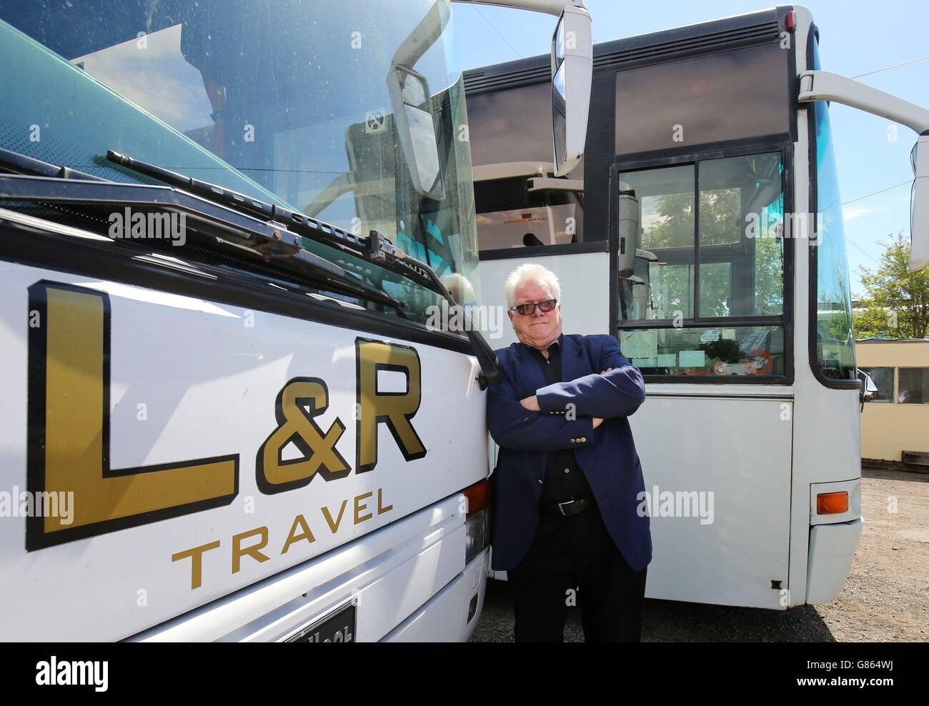 Der Busfahrer Lawrence Bourne, Miteigentümer von L&R Transport Services in Essex, nachdem er nach der Entdeckung zweier Migranten im Gepäckraum seines Reisebusses in Calais mit einer Geldstrafe von &pound;2,000 belegt wurde. Stockfoto