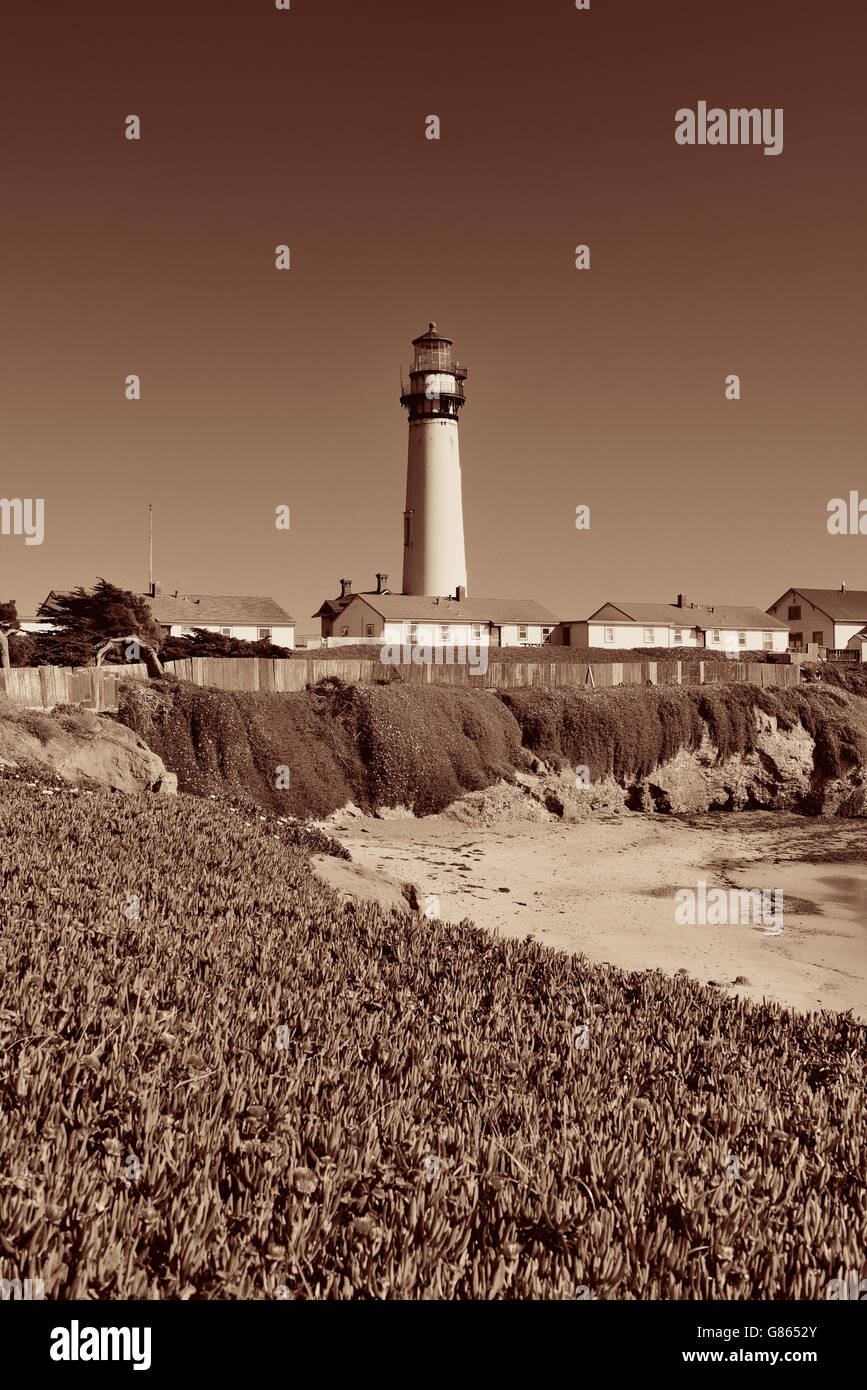Pigeon Point Lighthouse in Big Sur, Kalifornien in schwarz und weiß. Stockfoto