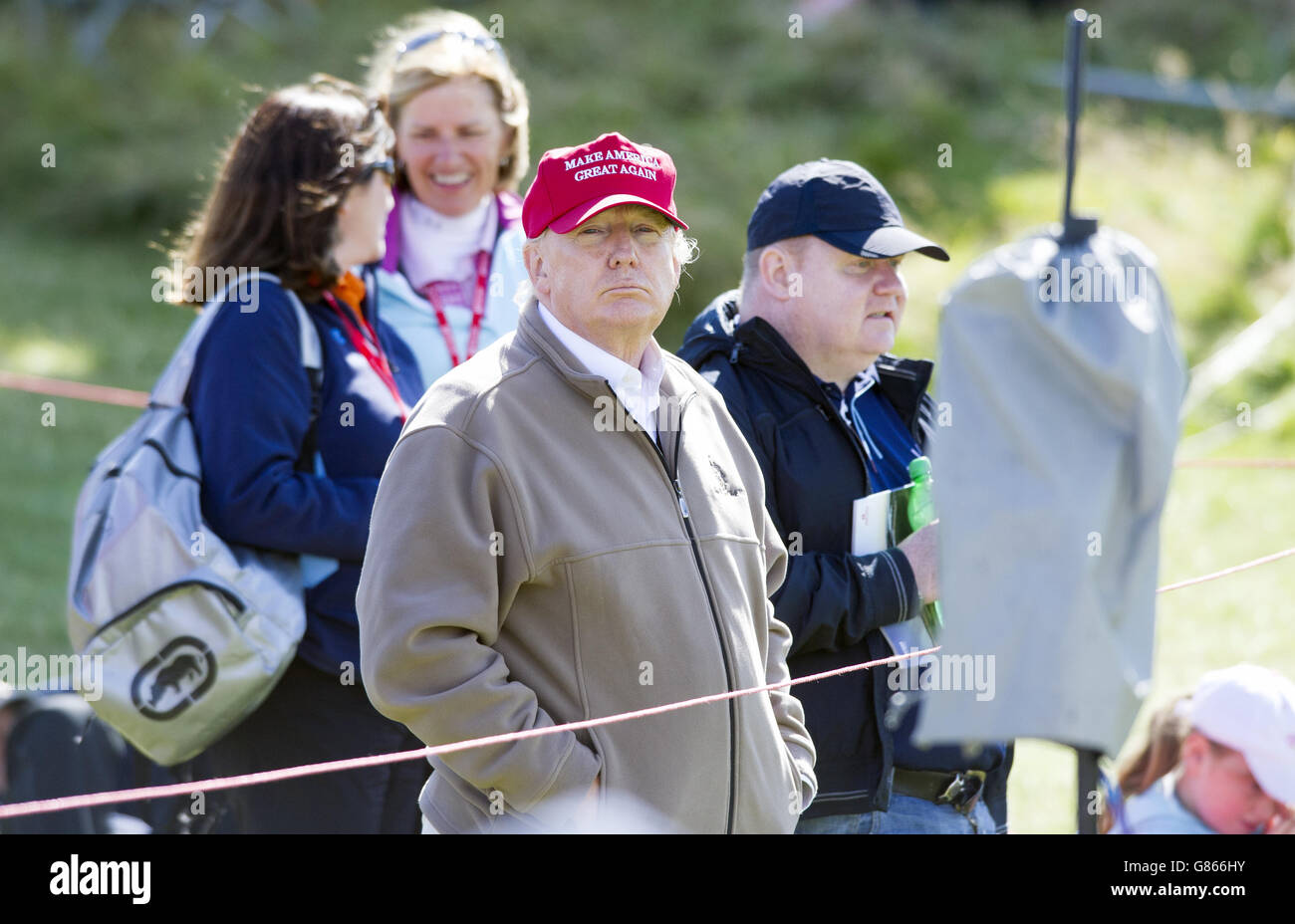 Donald Trump (Mitte) auf seinem Golfplatz Trump Turnberry in Ayrshire, auf dem die Ricoh Women's British Open veranstaltet werden. Stockfoto