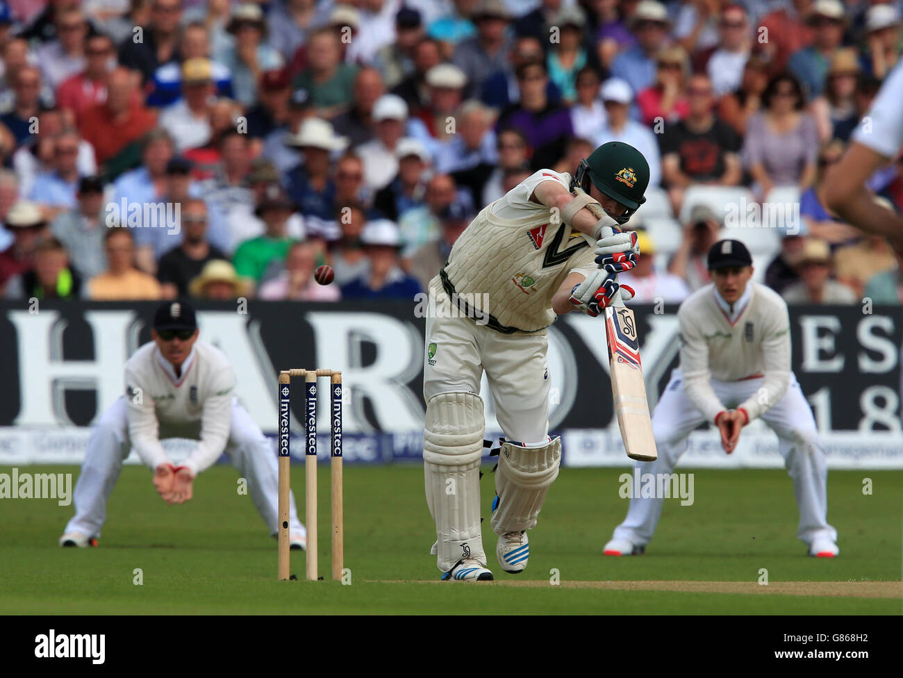 Der australische Schlagmann Chris Rogers ist am ersten Tag des vierten Investec Ashes Tests an der Trent Bridge, Nottingham, für 0 gegen den englischen Bowler Stuart Broad. Stockfoto