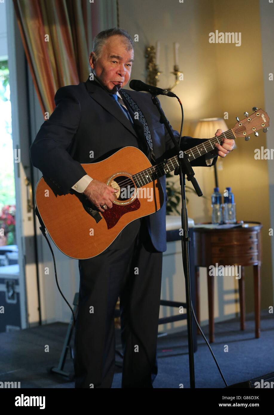 Der amerikanische Country-/Folk-Singer-Songwriter John Prine nimmt am Creative Minds Event Teil, das vom US-Botschafter in Irland Kevin O'Malley in seiner Residenz in Dublin veranstaltet wird. Stockfoto