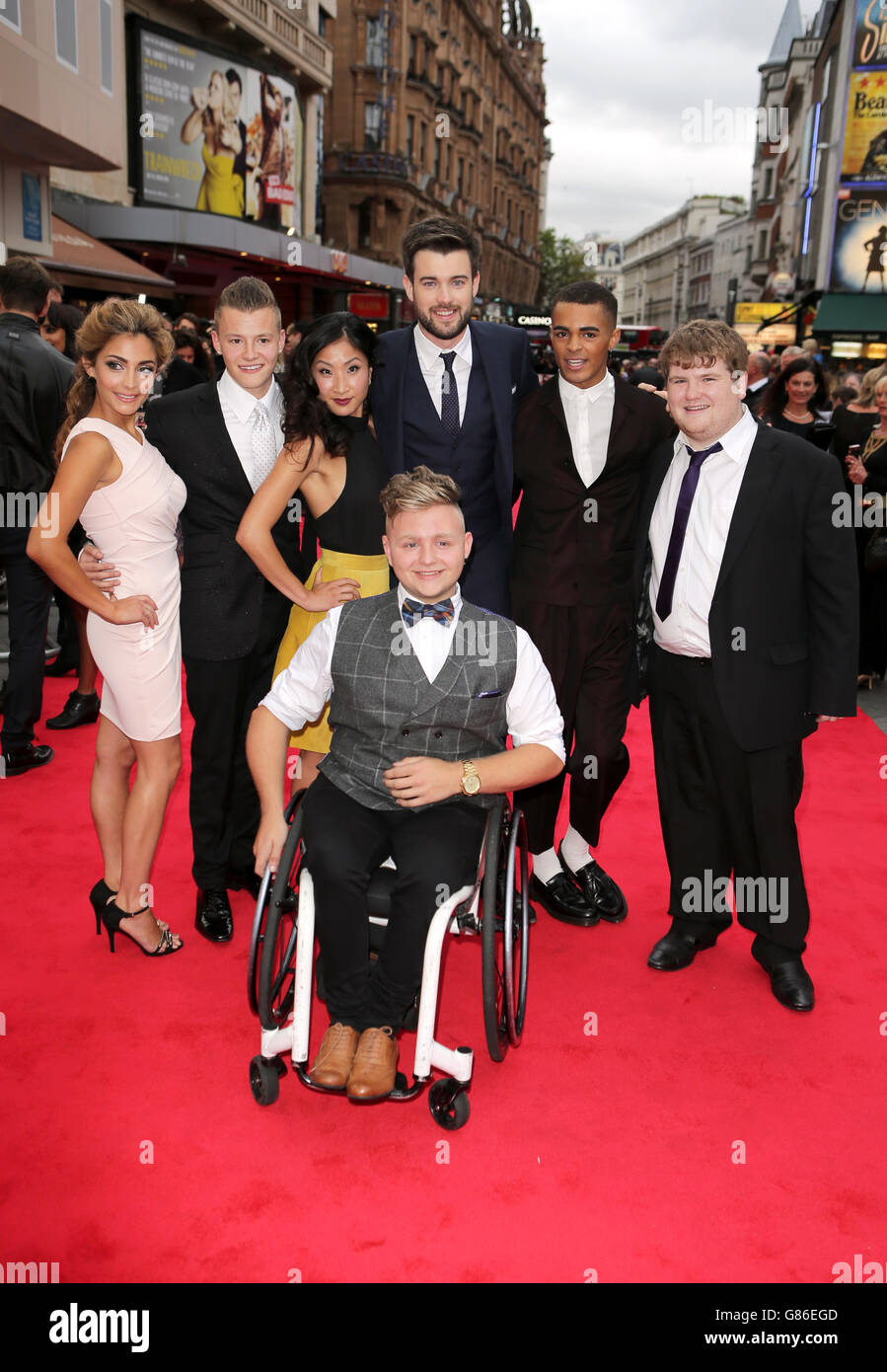 Von Links Nach Rechts Nikki Runeckles Charlie Wernham Kae Alexander Jack Whitehall Jack Betstead Layton Williams Und Ethan Lawrence Bei Der Bad Education Movie World Premiere Gehalten Im Vue West End Cranbourn