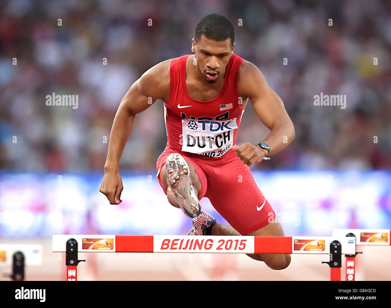 Der US-Amerikaner Johnny Dutch tritt im 400 Meter Hürdenlauf 2 der Männer an, am zweiten Tag der IAAF-Weltmeisterschaft im Beijing National Stadium, China. Stockfoto