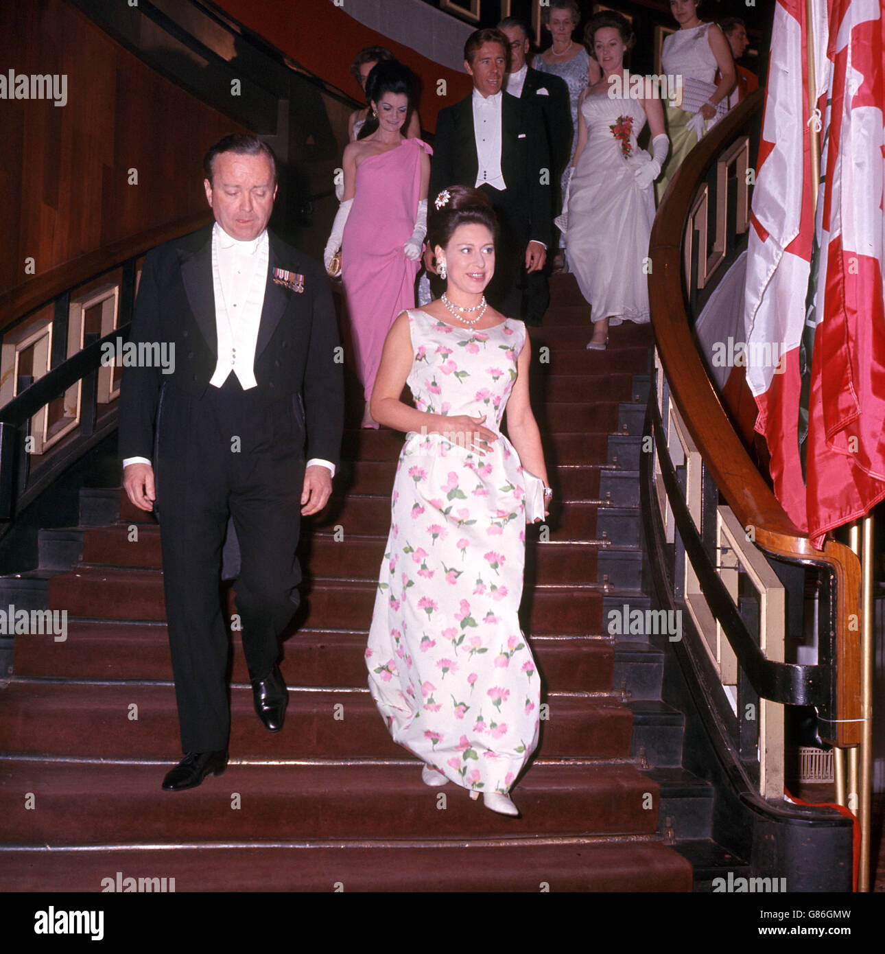 Prinzessin Margaret, Gräfin von Snowdon, gefolgt vom Earl of Snowdon, besuchen den Canadian's Woman's Club Ball, Grovesnor House Hotel, London. Stockfoto