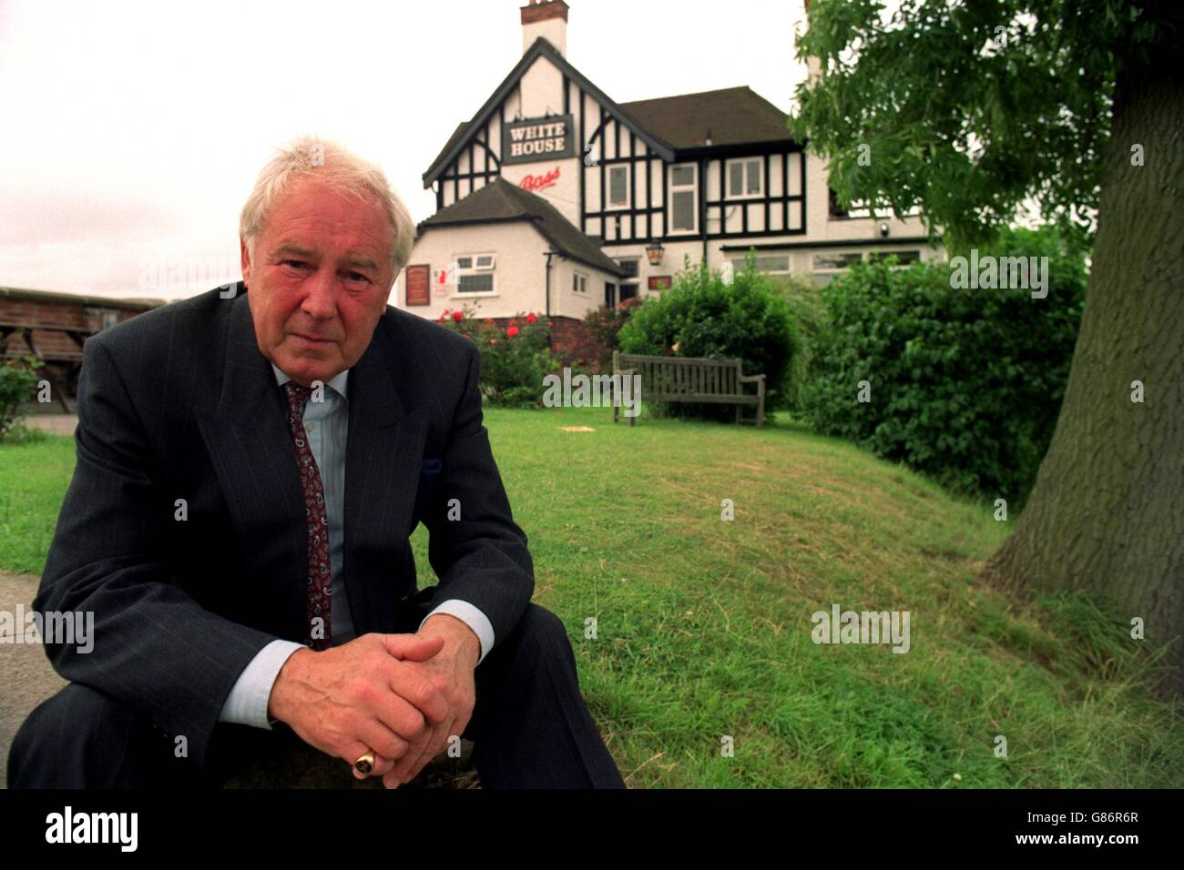 JOHN BATCHELOR IN SEINEM PUB DAS WEISSE HAUS IN KEGWORTH, LEICS. Z4 Stockfoto