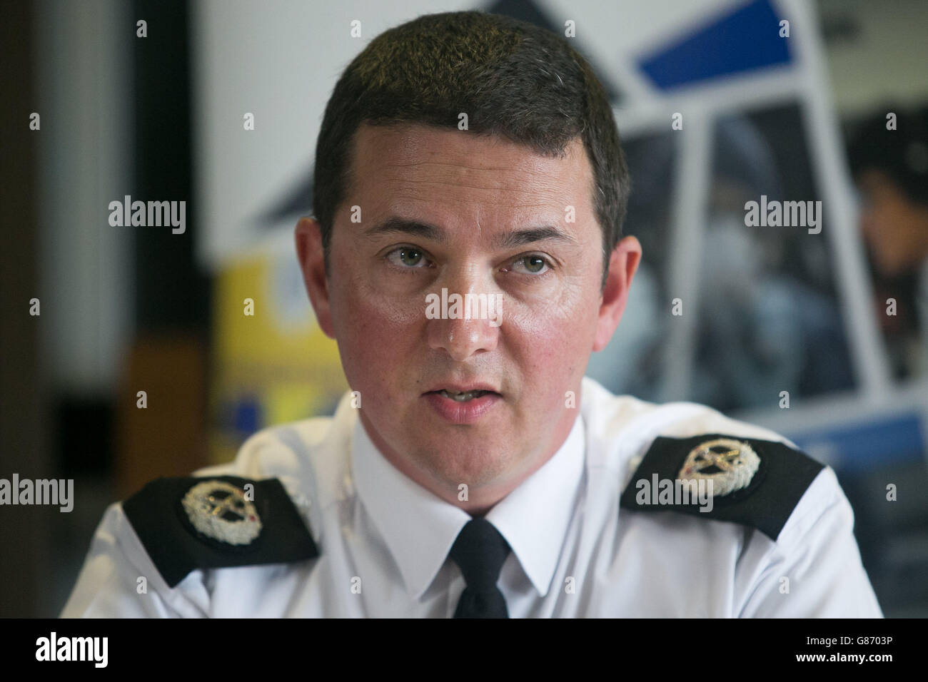 Sussex Police Assistant Chief Constable Steve Barry spricht während einer Pressekonferenz über den Absturz der Shoreham Airshow im Sussex Police Hauptquartier in Lewes. Stockfoto