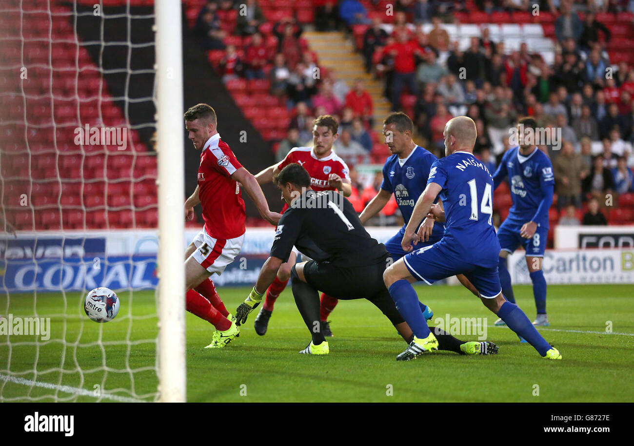 Barnsley's Marley Watkins feiert Scoring seiner Seiten zweites Tor des Spiels mit Teamkollegen während der Capital One Cup, zweite Runde Spiel in Oakwell, Barnsley. Stockfoto