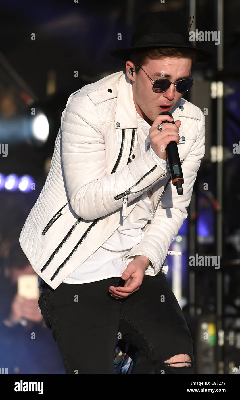 Jake roche rixton spielt auf dem park des stage fusion festivals 2015 ...
