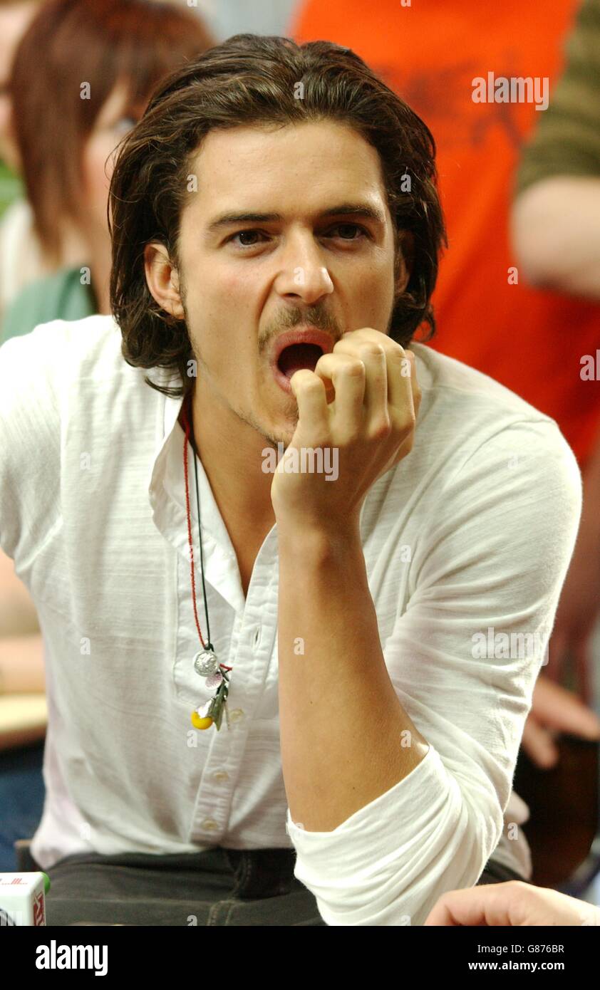 MTV TRL - Ges. Anfrage Live Show - Leicester Square Studios. Hollywood-Schauspieler Orlando Bloom. Stockfoto