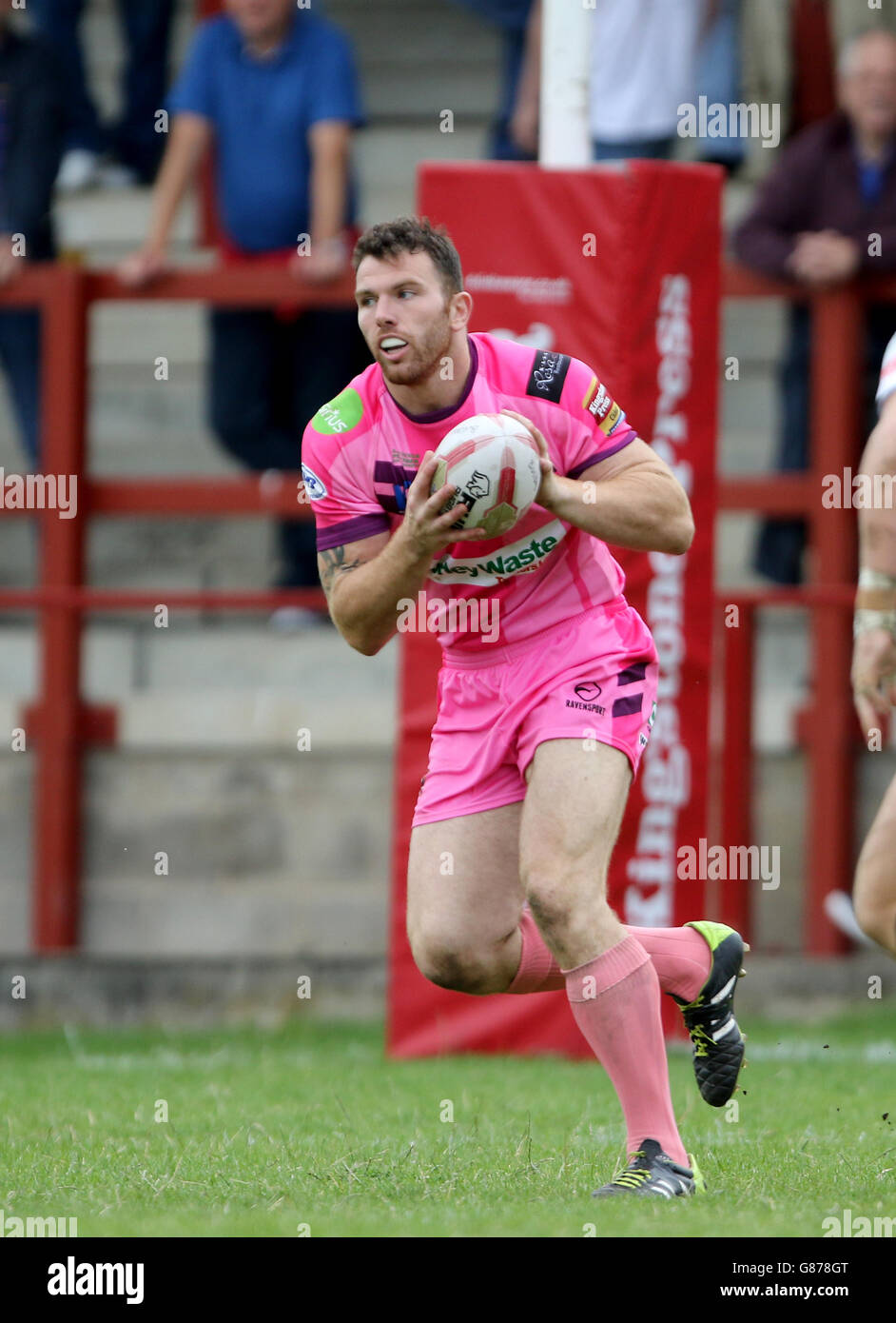 Rugby League - Championship Shield - Super 8s - Batley Bulldogs gegen Dewsbury Rams - The Fox's Biscuits Stadium. S Biscuits Stadium, Batley. Stockfoto