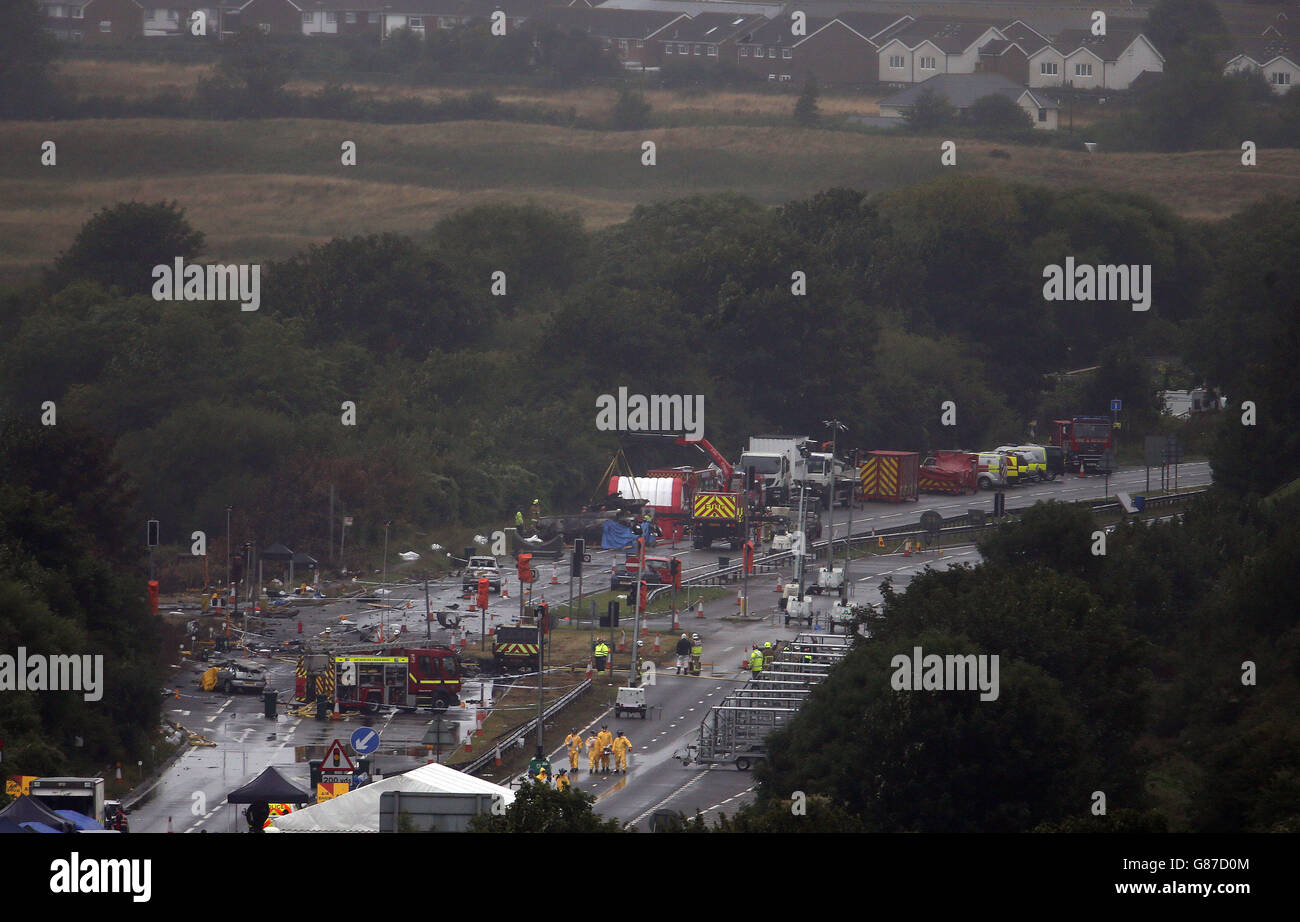 Die Arbeiten an der A27 in Shoreham in West Sussex gehen weiter, um weitere Opfer der Flugkatastrophe von Shoreham zu suchen, da ein Leichenbeschauer warnte, dass die Identifizierung der Opfer eine „schwache und sorgfältige Operation“ sein wird. Stockfoto