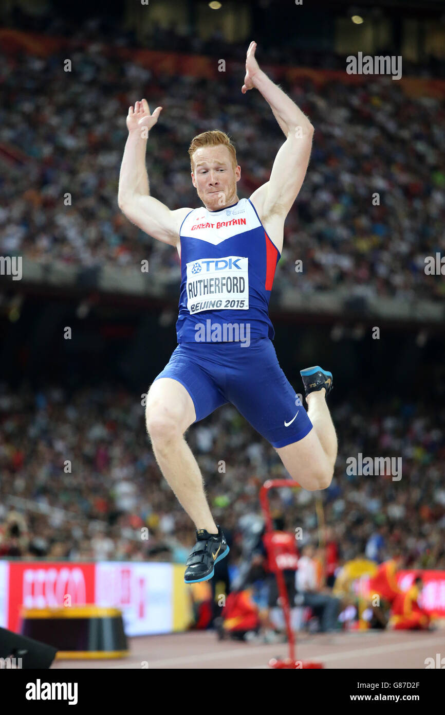 Der Großbritanniens Greg Rutherford im Weitsprung am vierten Tag der IAAF-Weltmeisterschaft im Beijing National Stadium, China. Stockfoto