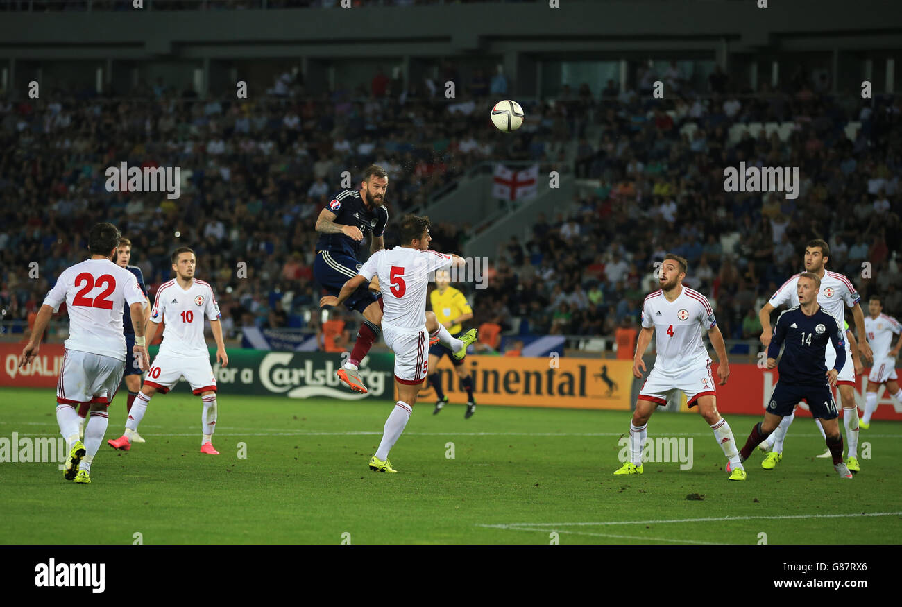 Der schottische Steven Fletcher geht beim UEFA-Europameisterschafts-Qualifikationsspiel in der Boris Paichadze Dinamo Arena in Tiflis auf das Tor zu. Bilddatum: Freitag, 4. September 2015. Siehe PA Geschichte FUSSBALL Georgien. Das Foto sollte lauten: Nick Potts/PA Wire. EINSCHRÄNKUNGEN: Die Nutzung unterliegt Einschränkungen. Kommerzielle Nutzung nur mit vorheriger schriftlicher Zustimmung der Scottish FA. Stockfoto