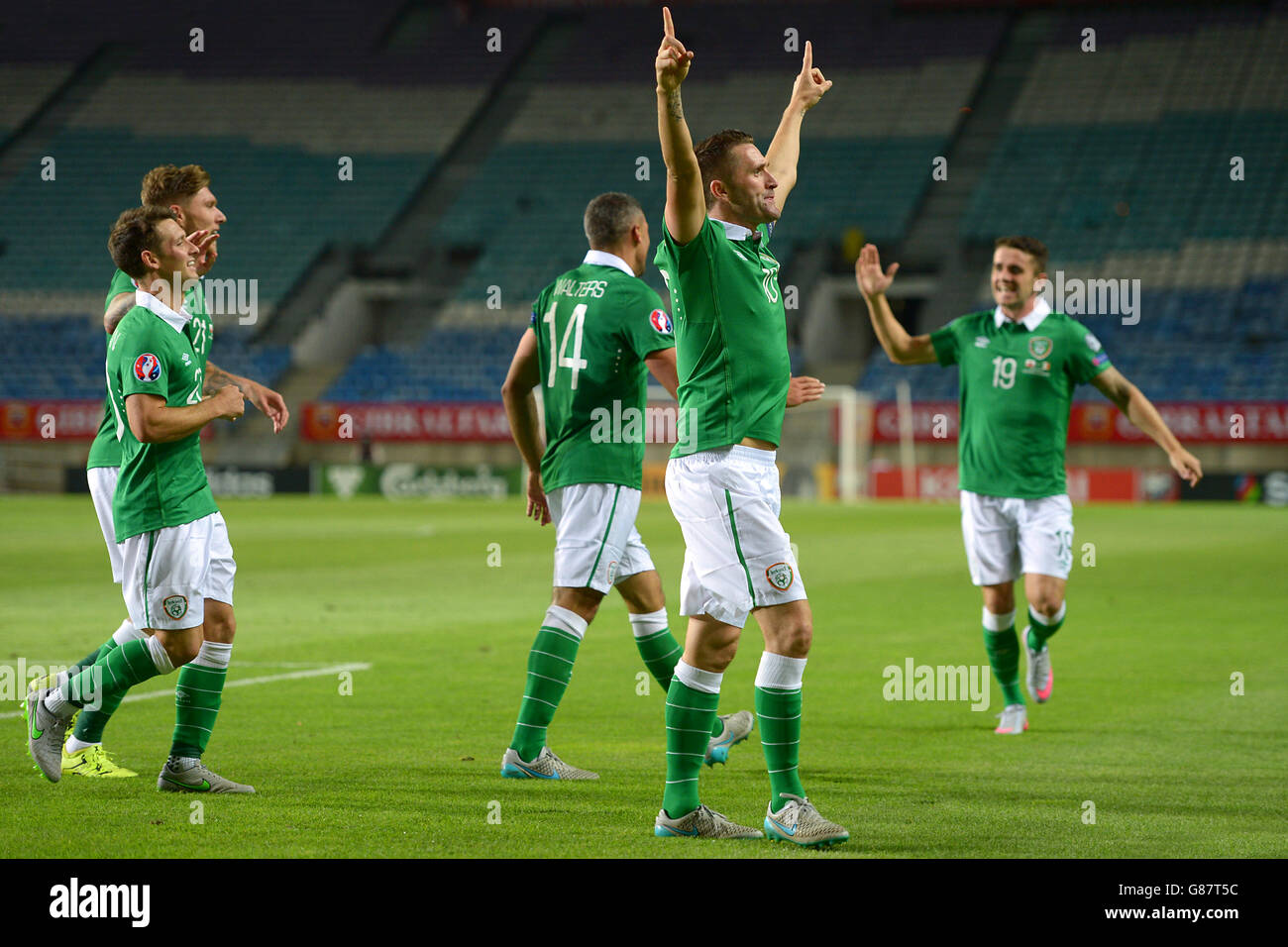 Robbie Keane, Irlands Republik, feiert das zweite Tor des Spiels während des UEFA-Europameisterschafts-Qualifikationsspiels im Estadio Algarve, Faro. Bilddatum: Freitag, 4. September 2015. Siehe PA Geschichte FUSSBALL Gibraltar. Bildnachweis sollte lauten: Adam Davy/PA Wire. Stockfoto